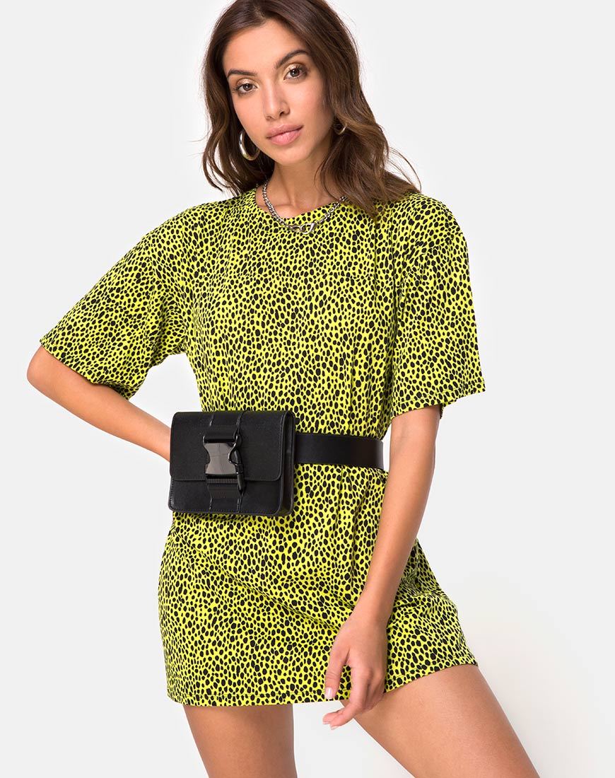Immagine della t-shirt oversize Sunny Kiss in giallo gatto selvatico X Princess Polly