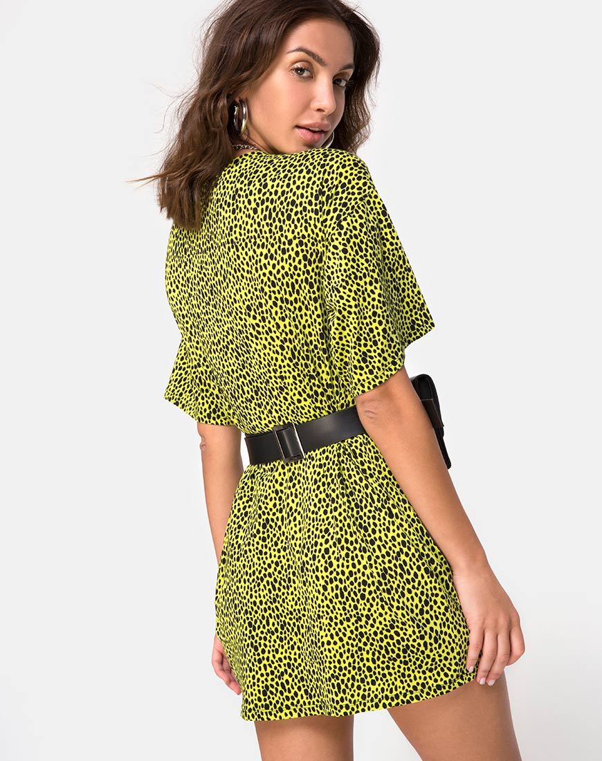 Immagine della t-shirt oversize Sunny Kiss in giallo gatto selvatico X Princess Polly