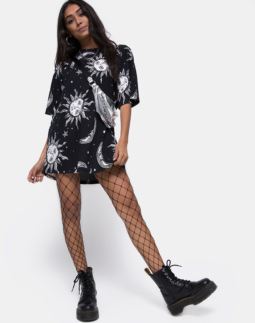 Immagine della t-shirt Sunny Kiss in versione oversize Sole, Luna e Stelle