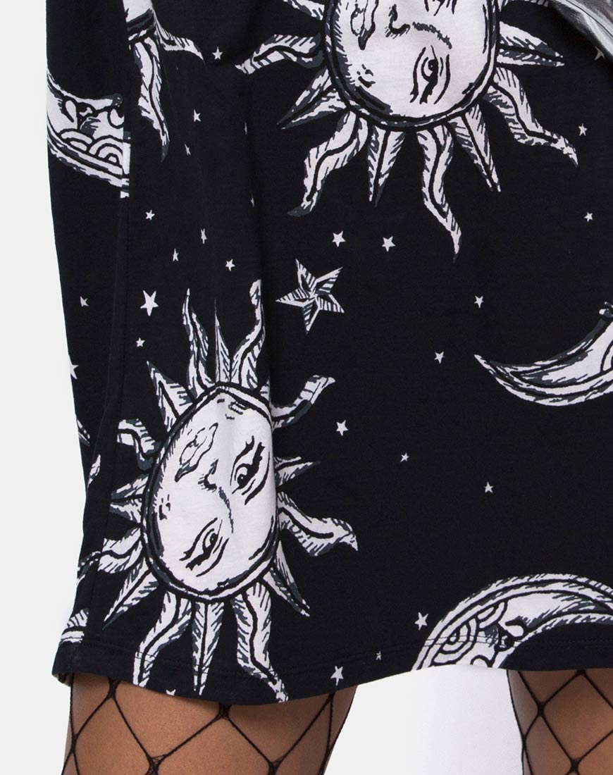 Immagine della t-shirt Sunny Kiss in versione oversize Sole, Luna e Stelle