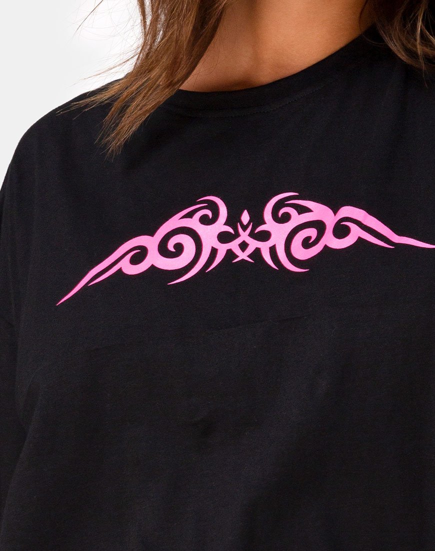 Immagine di Sunny Kiss Tee oversize in nero con tribale rosa