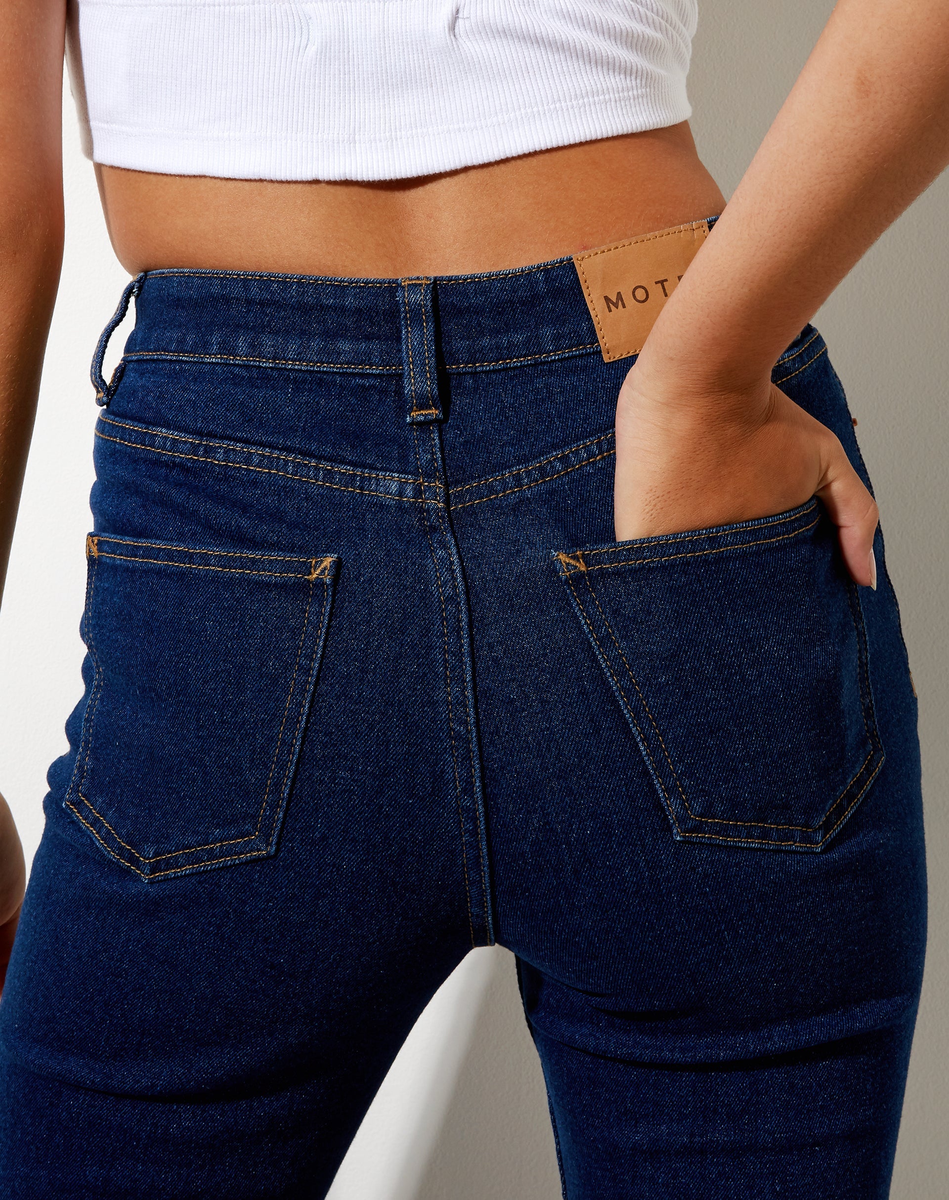 Immagine dei jeans Super Flare in blu medio
