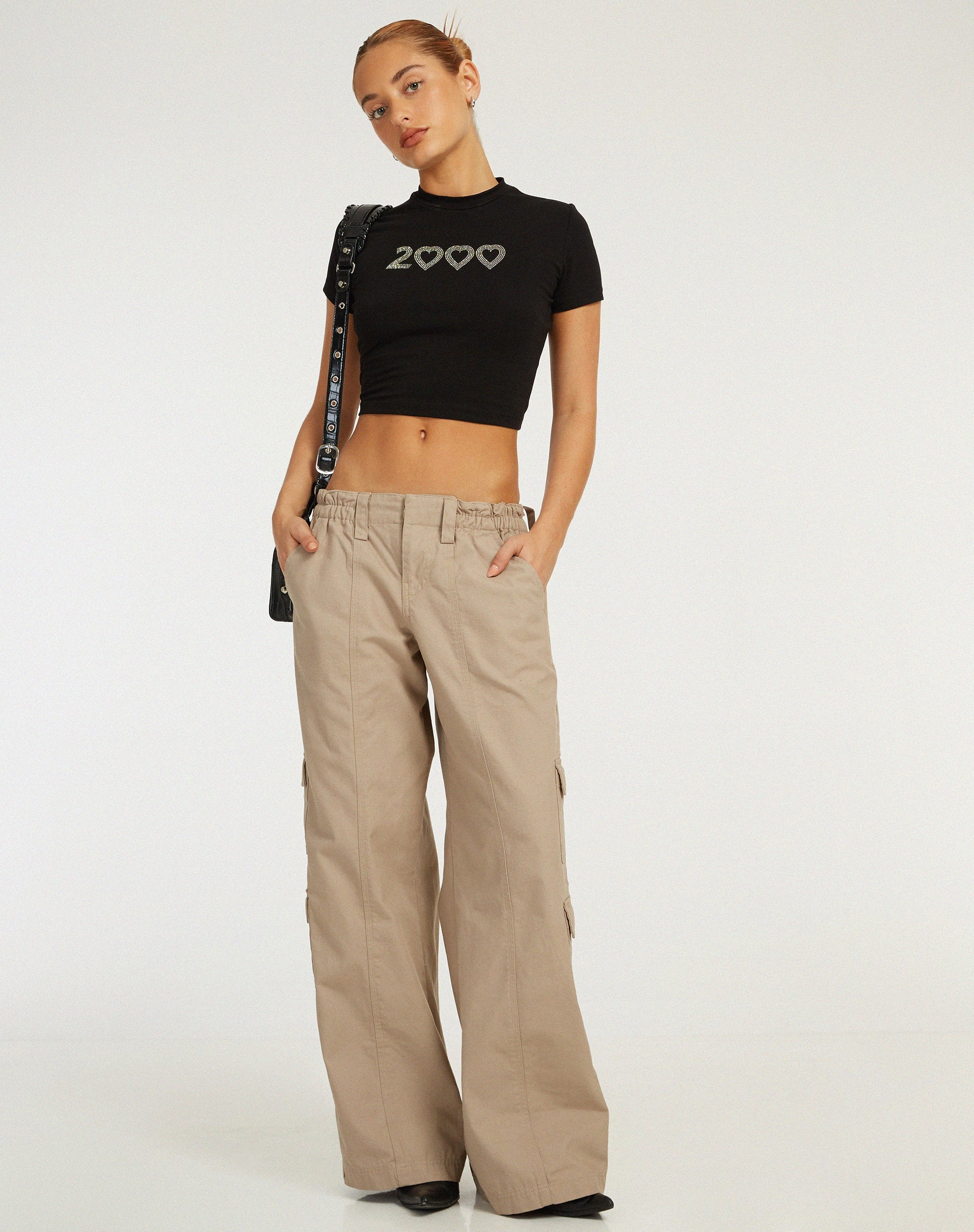 immagine di Surtila Crop Top in nero 2000 Hotfix Diamante
