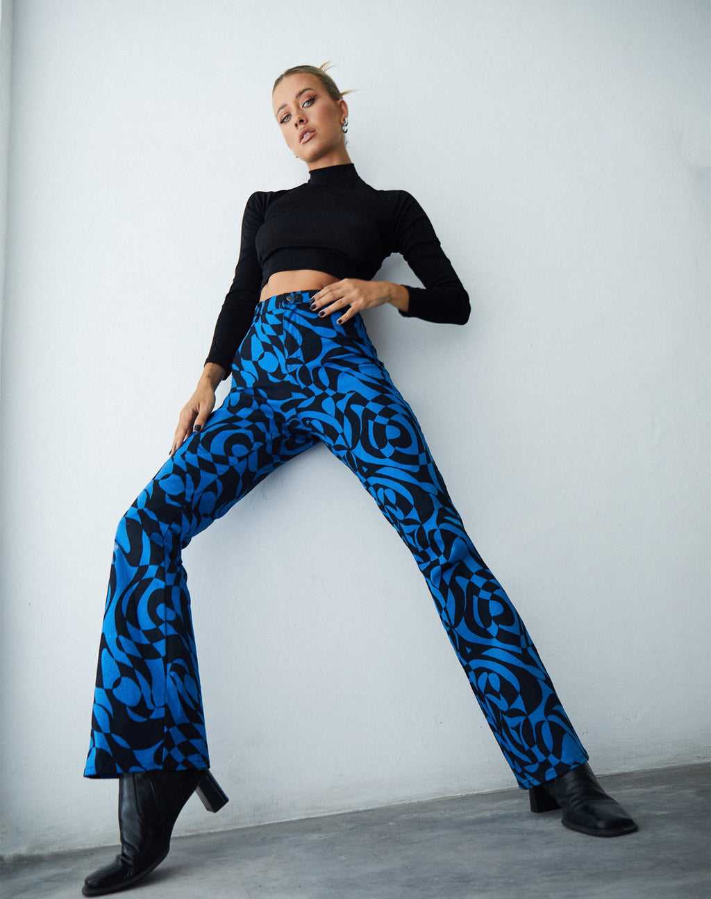 Pantaloni Zoven in blu ottico irregolare