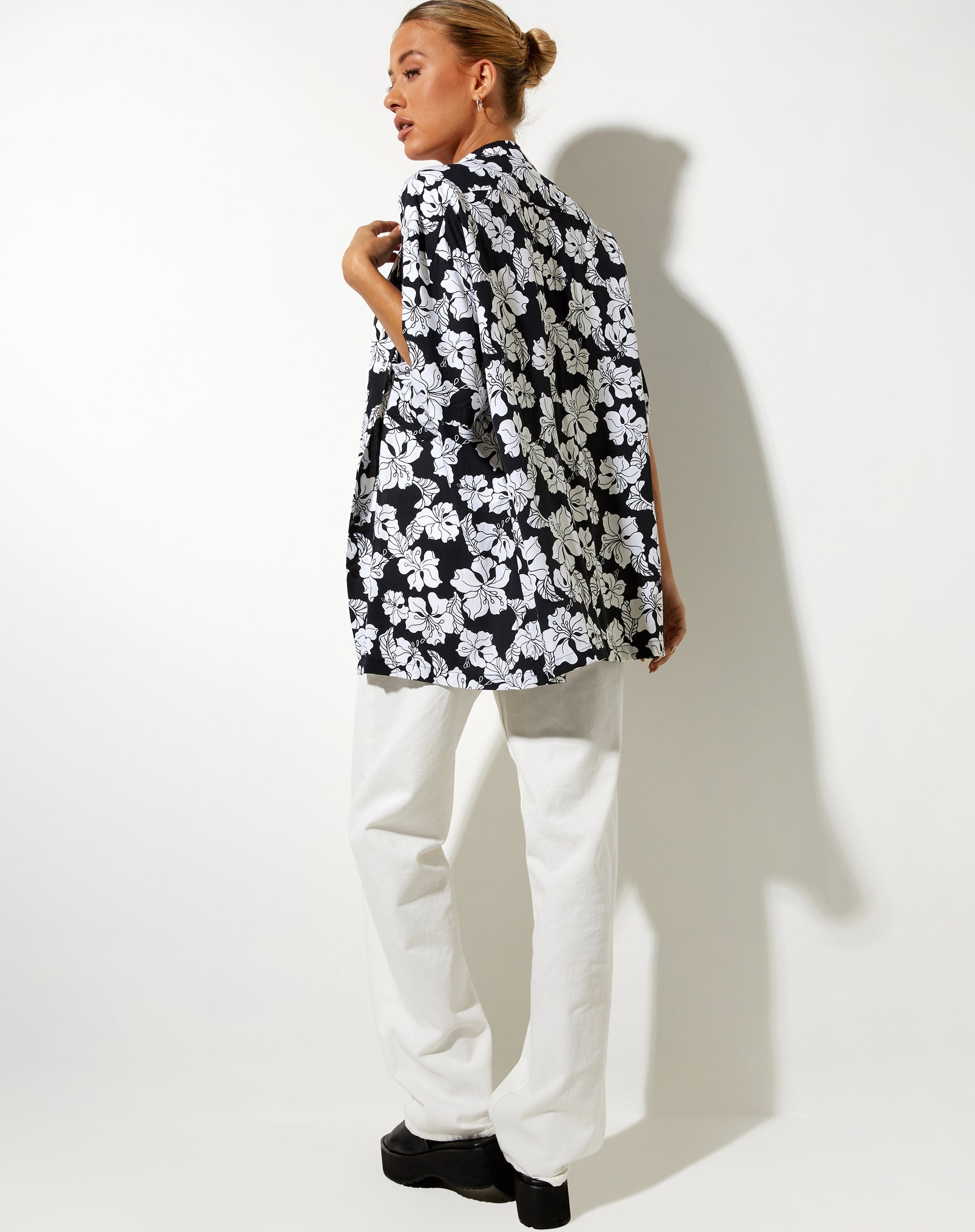 Immagine di Taelsa Camicia in bianco e nero per le vacanze