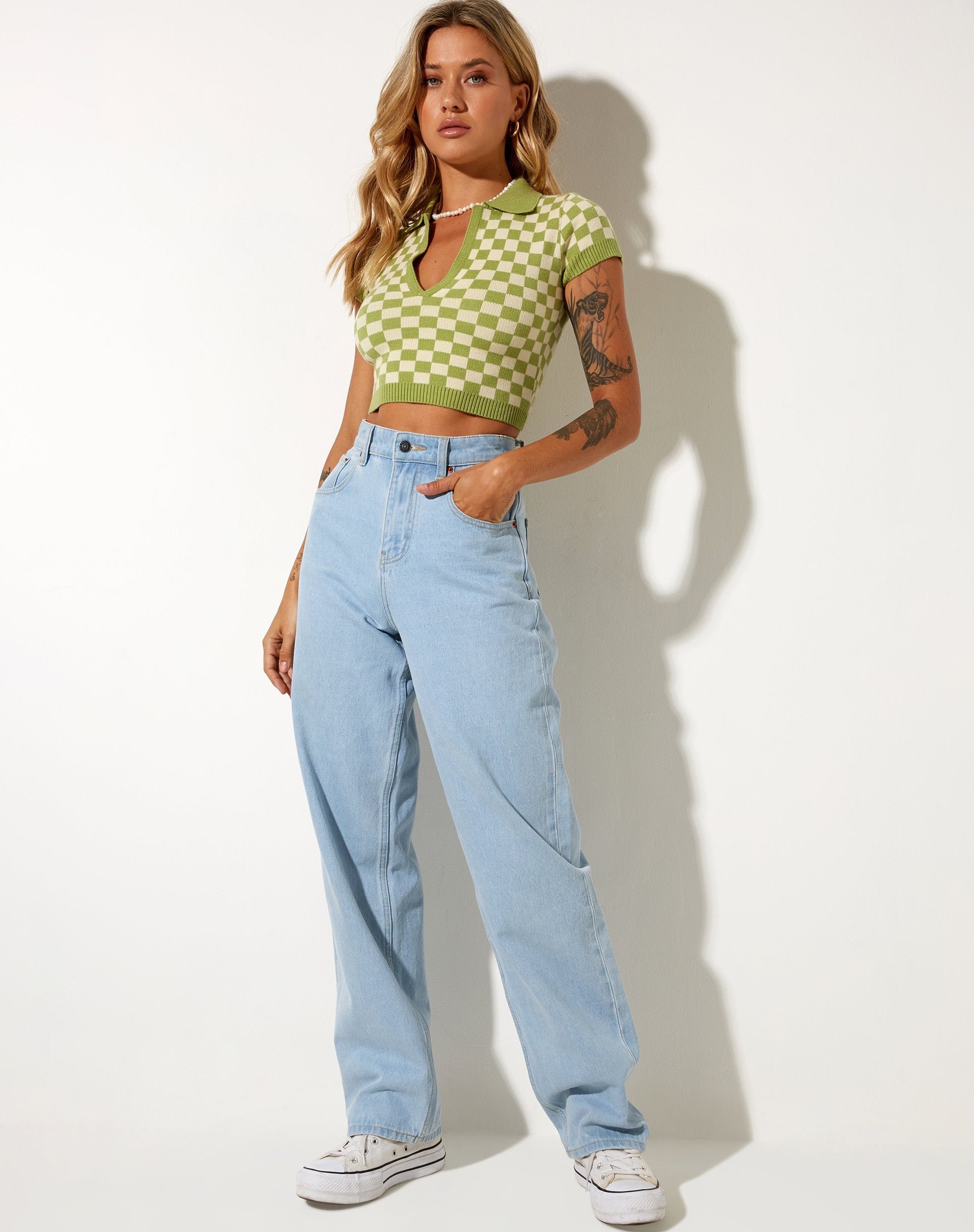 Immagine di Tamma Crop Top a scacchiera all'uncinetto verde e crema