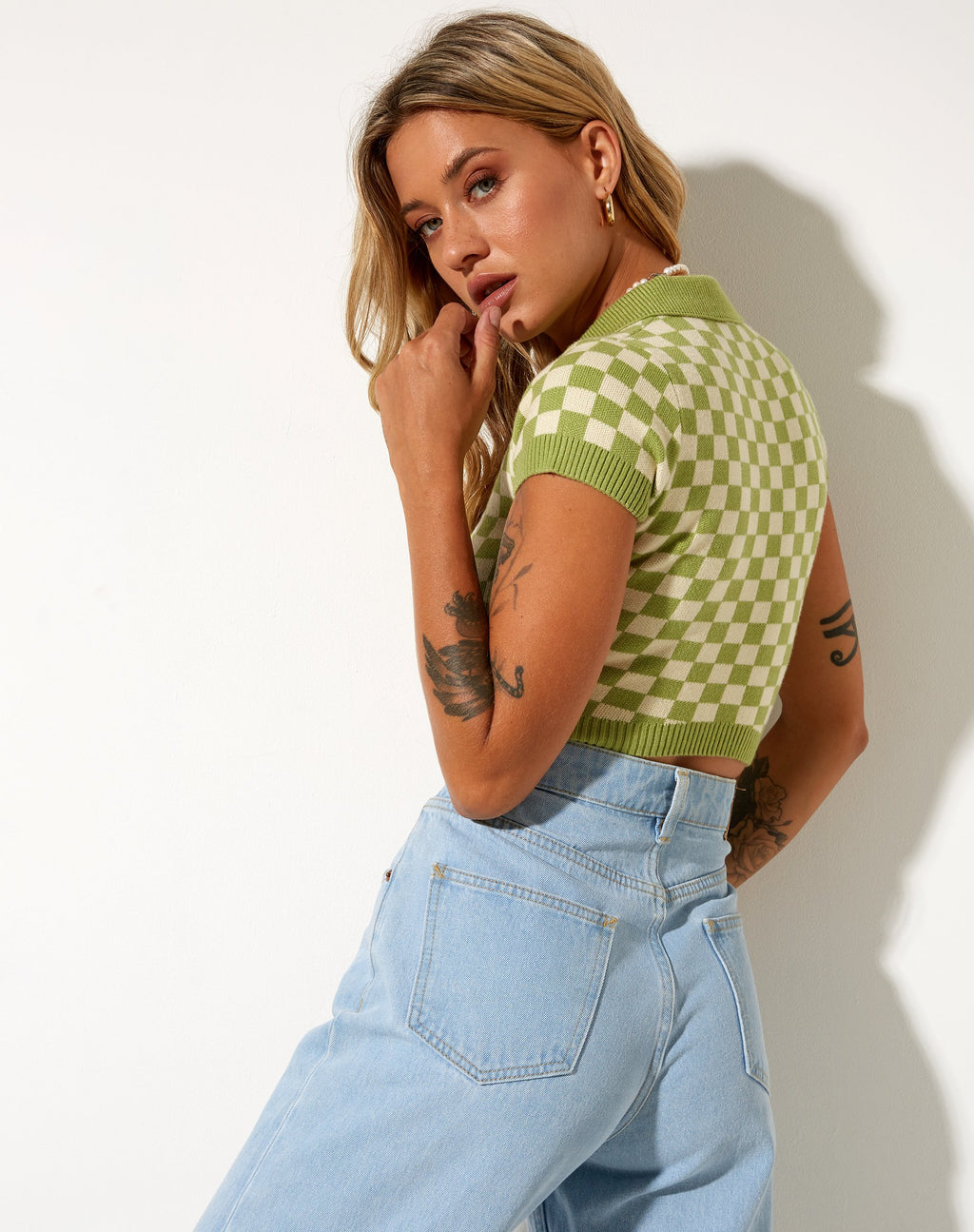 Crop Top Tamma a scacchiera all'uncinetto verde e crema