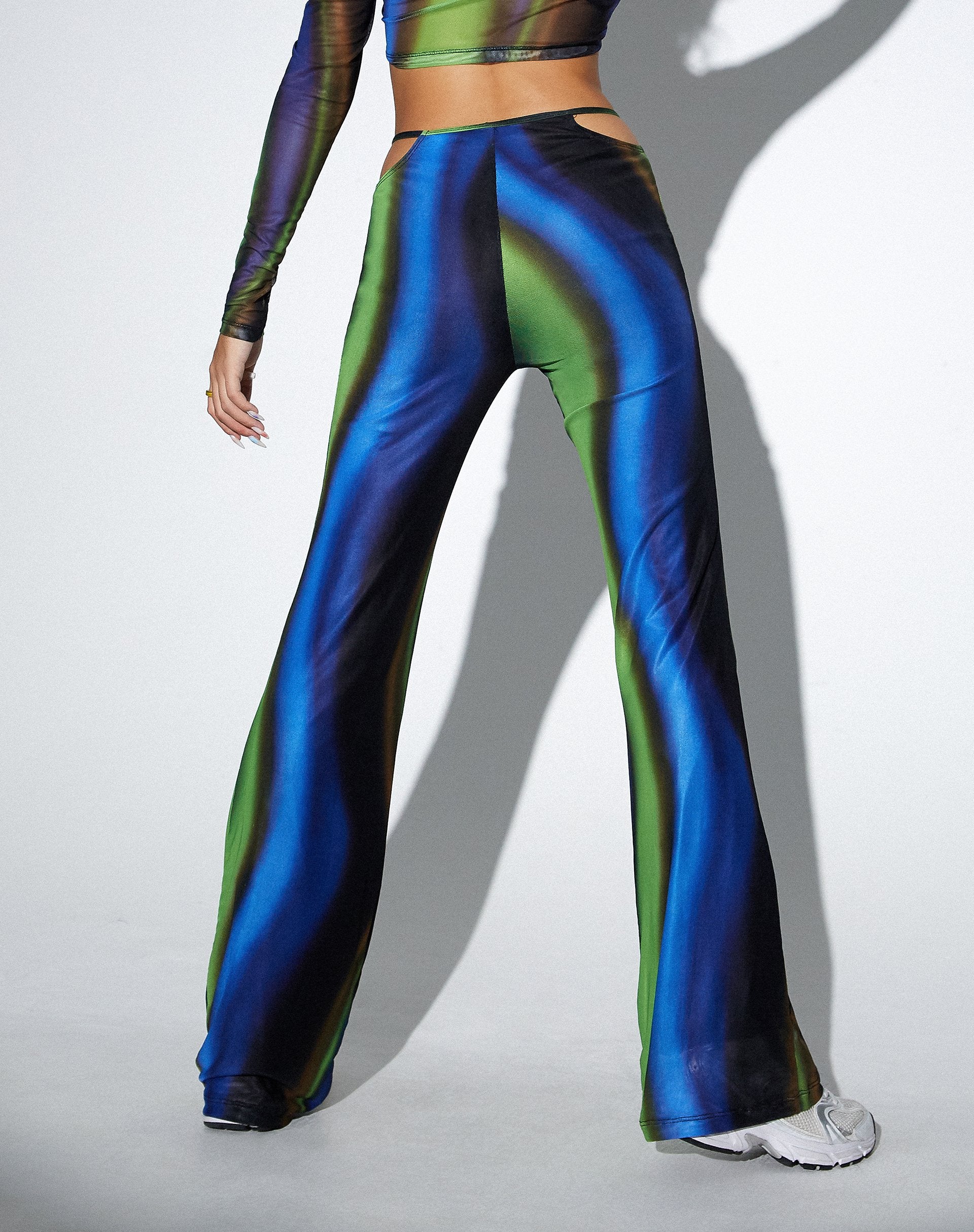 Immagine di MOTEL X OLIVIA NEILL Mares Flare Trouser in verde e blu solarizzato