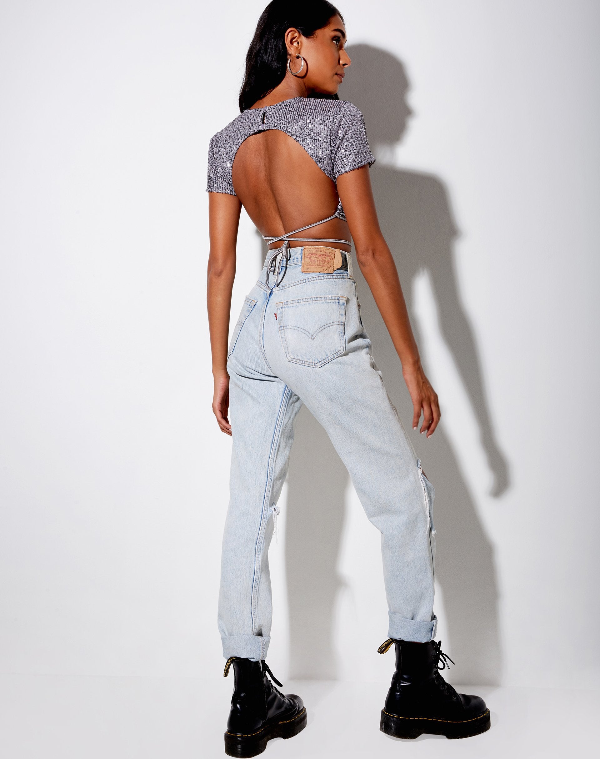 Immagine di Tasya Crop Top in drappeggio di paillettes argento
