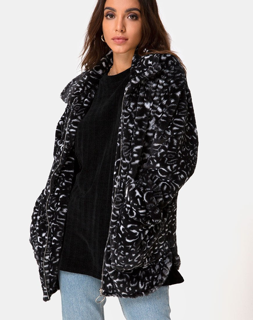 Immagine del cappotto di pelliccia di orsacchiotto in nero leopardato