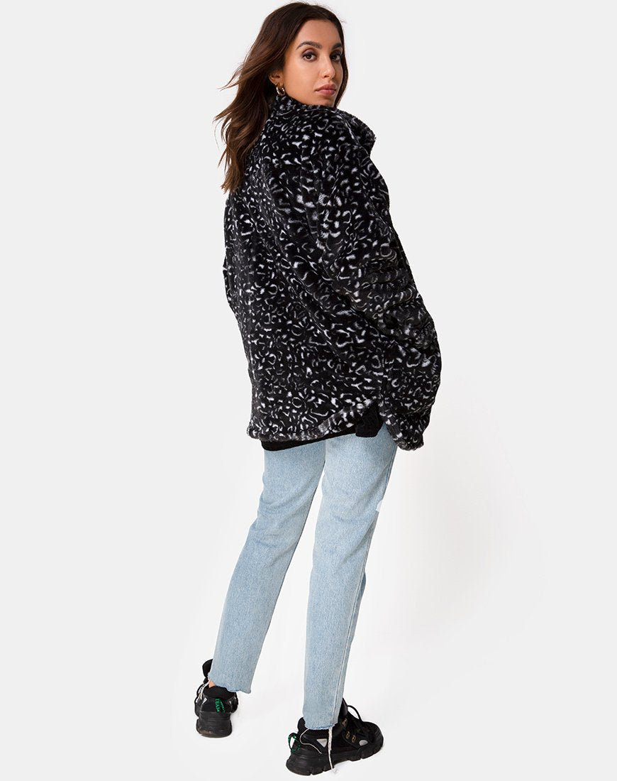 Immagine del cappotto di pelliccia di orsacchiotto in nero leopardato
