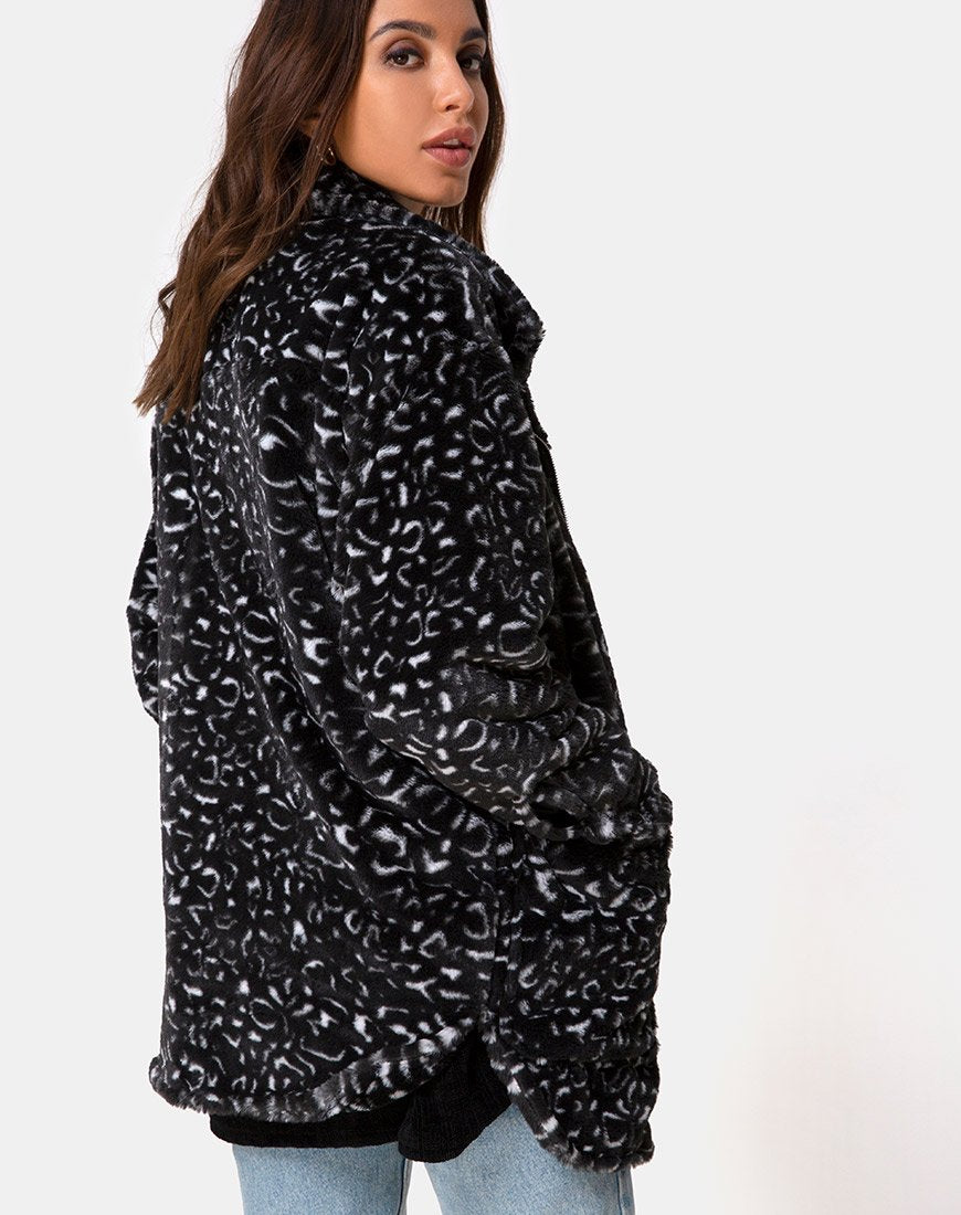 Immagine del cappotto di pelliccia di orsacchiotto in nero leopardato