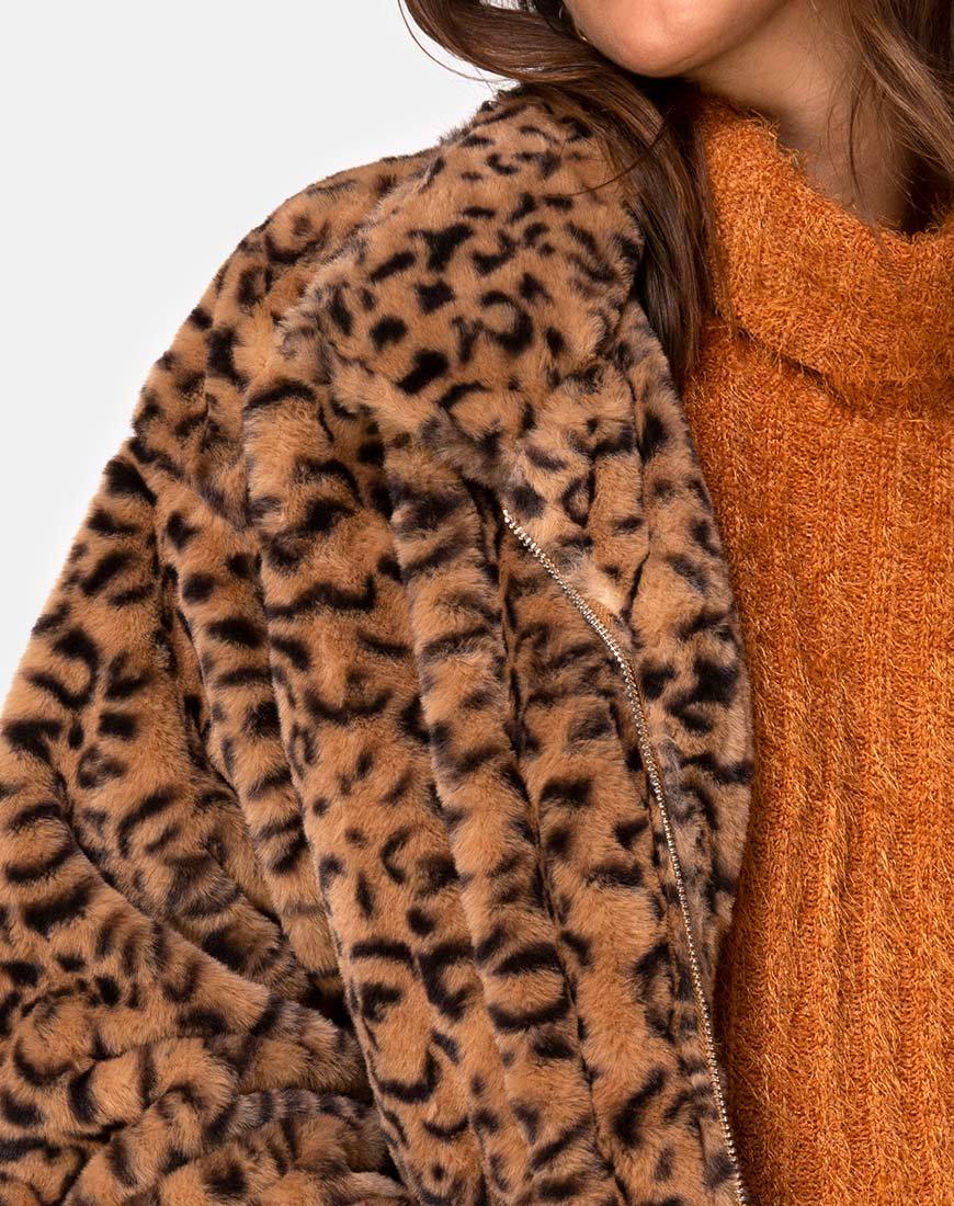 Immagine del cappotto di pelliccia di orsacchiotto in leopardo marrone