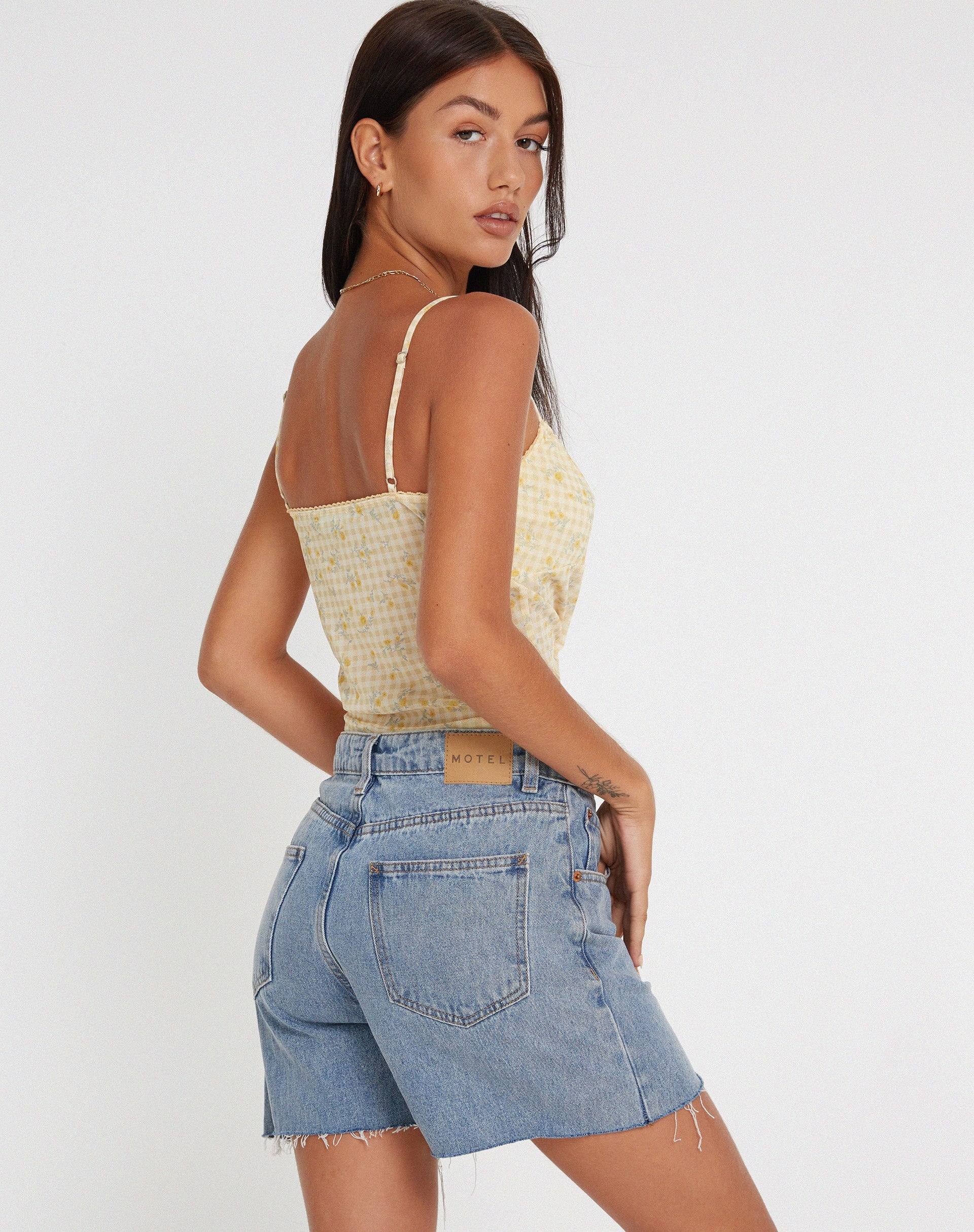 immagine di Tiava Cami Top in Gingham Floreale Giallo