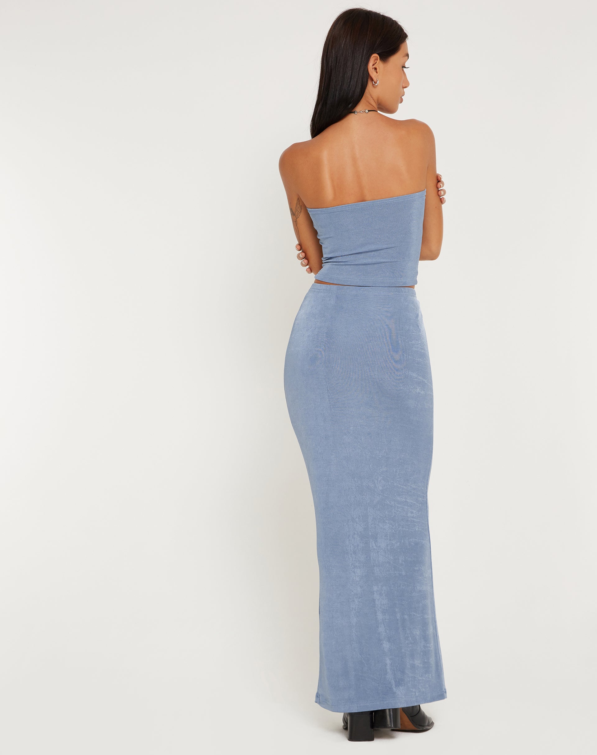 immagine di Tiska Crop Top a fascia in blu ardesia