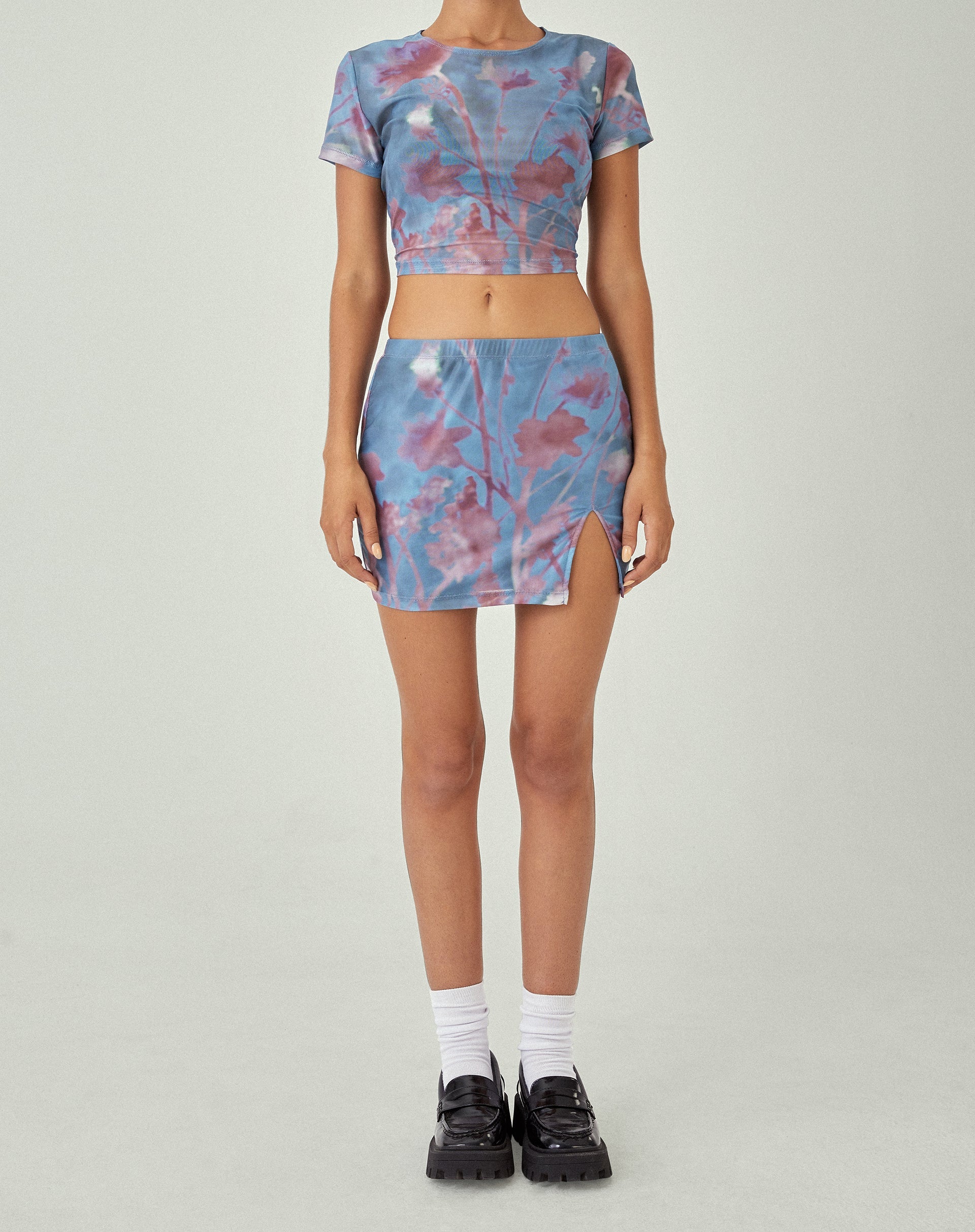 immagine di MOTEL X JACQUIE Pelma Mini Skirt in Lumen Mesh Blu