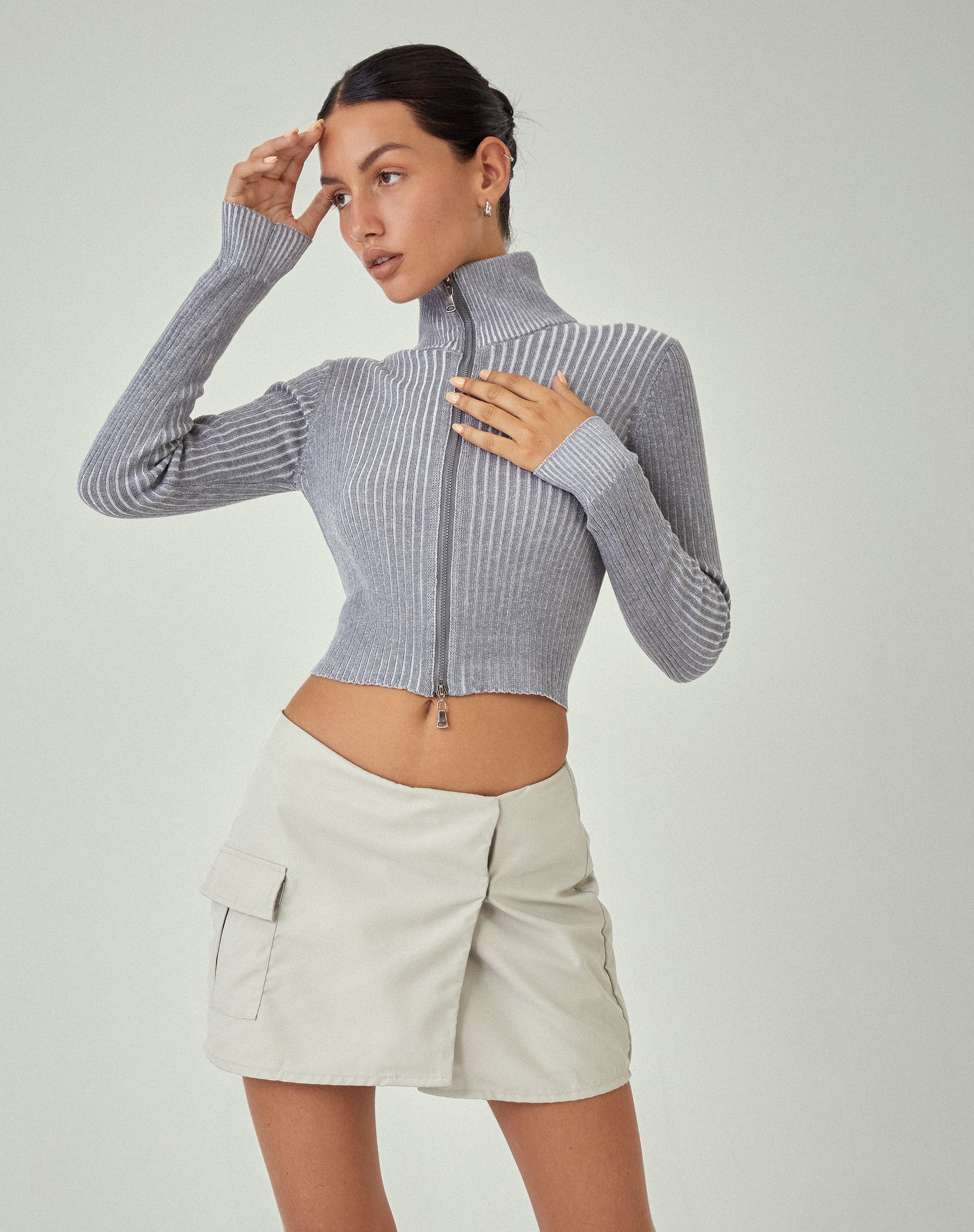 immagine di MOTEL X JACQUIE Tuzifa - Maglia cropped in grigio
