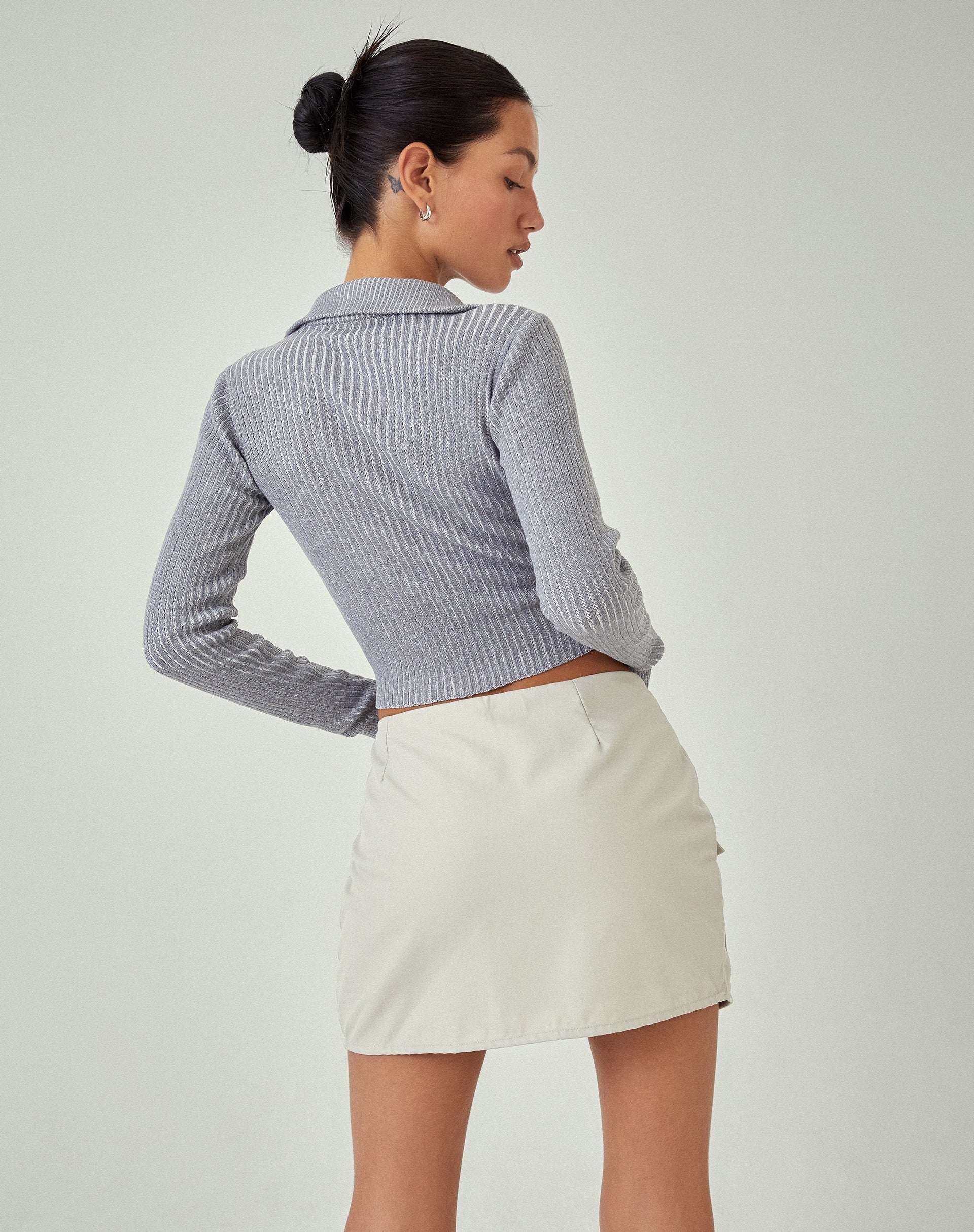 immagine di MOTEL X JACQUIE Tuzifa - Maglia cropped in grigio