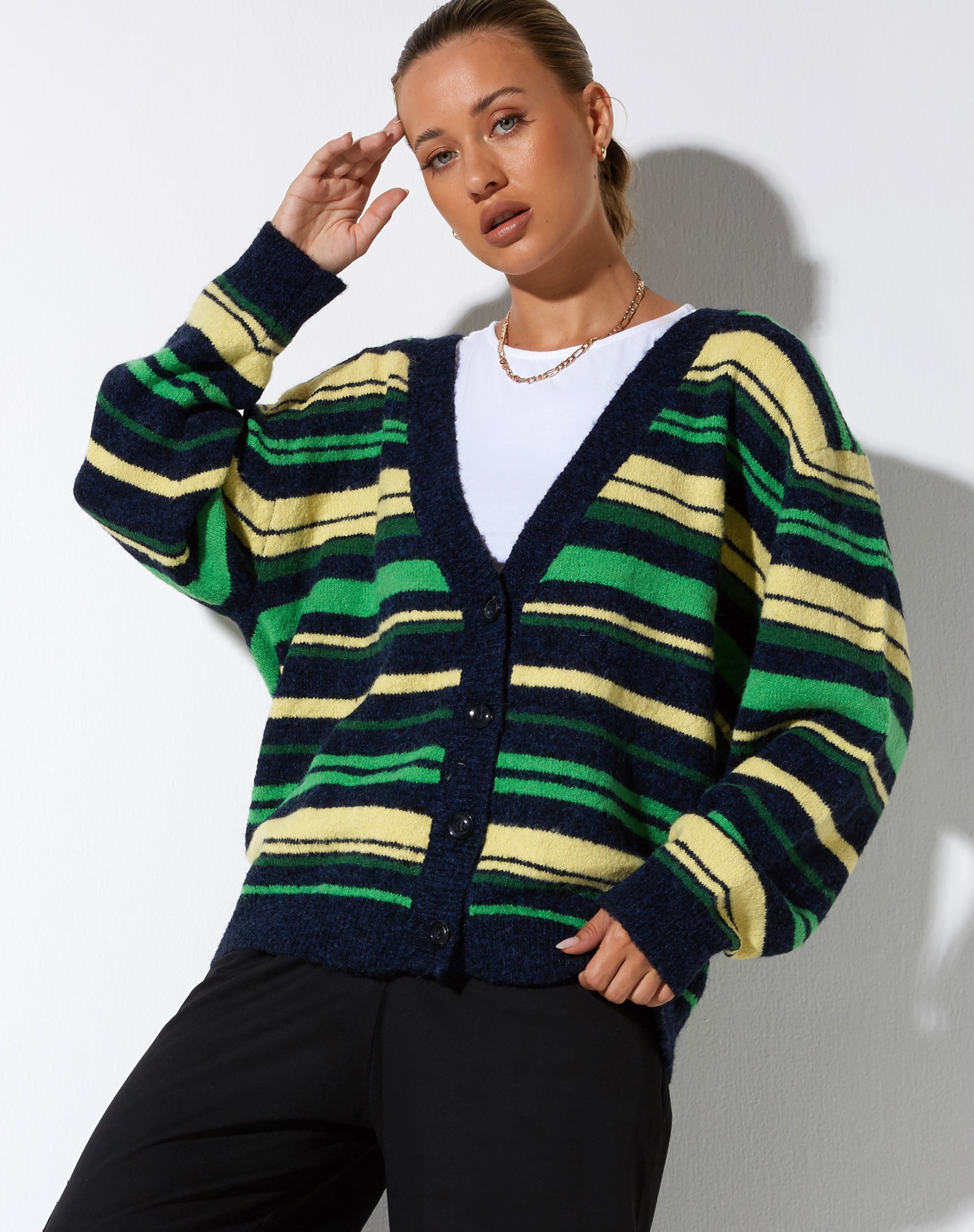 immagine di Uriela Cardi a righe verde scuro