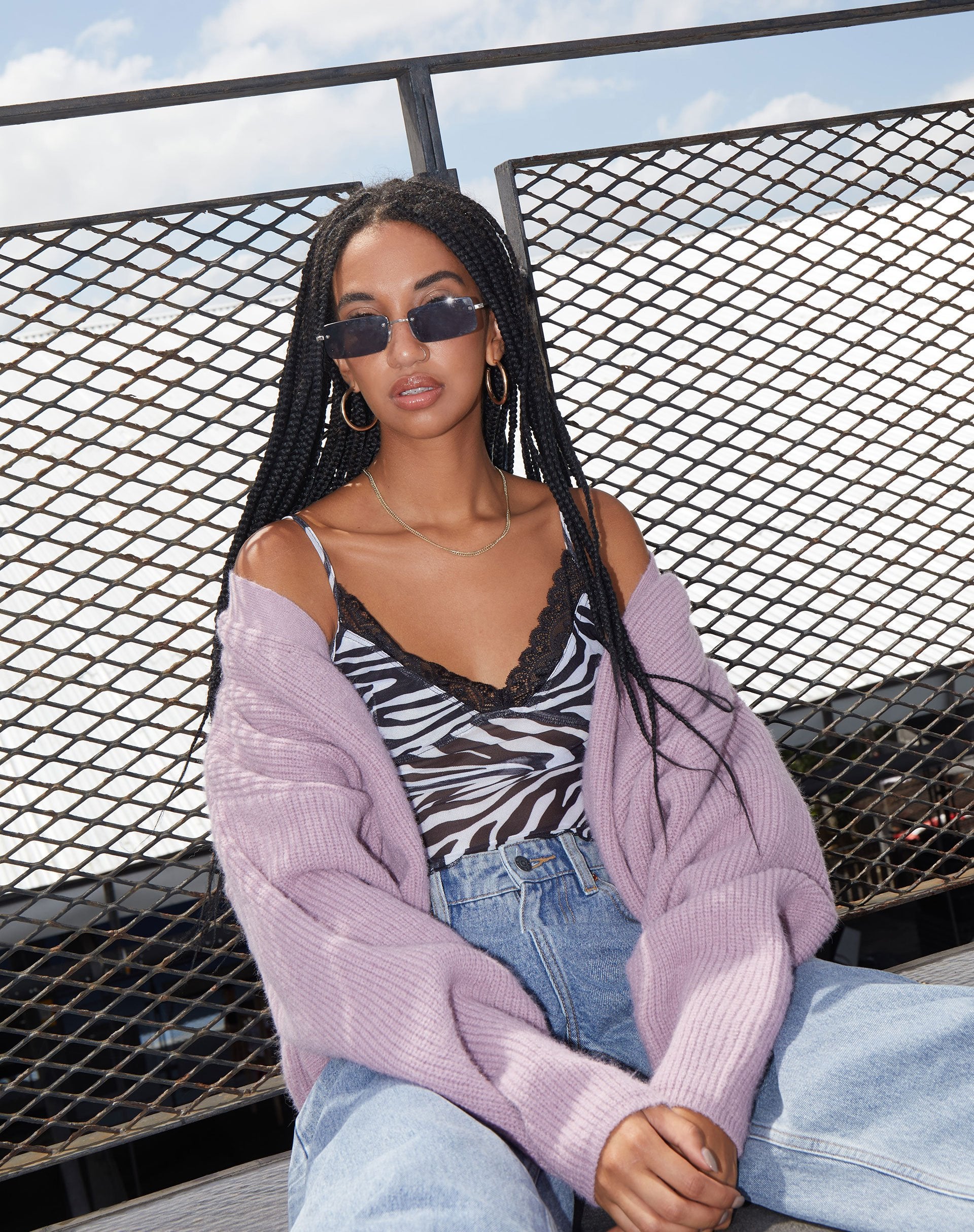 Immagine di Yenika Crop Top in Wavey Zebra Bianco e Nero con Pizzo