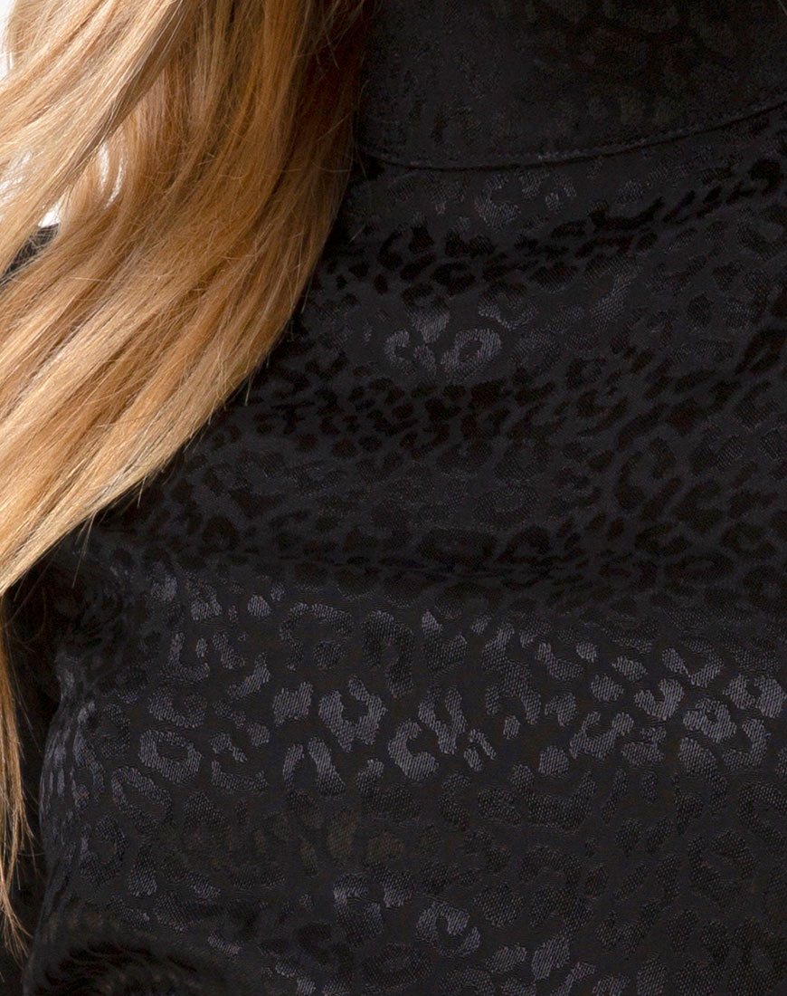 Immagine di Jasty Crop Top in raso nero ghepardo
