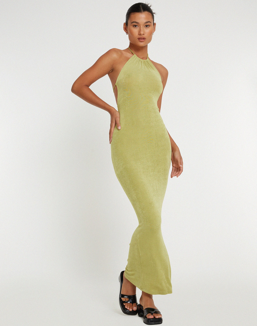 Maxi abito Virnilia con scollo a mezzaluna in lime