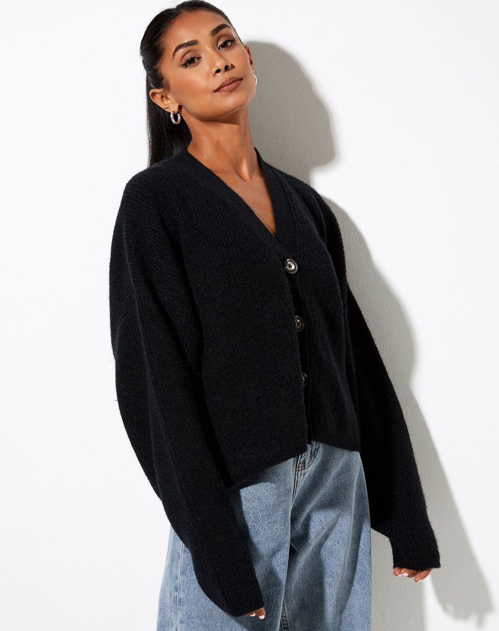 Cardi Wallace in nero