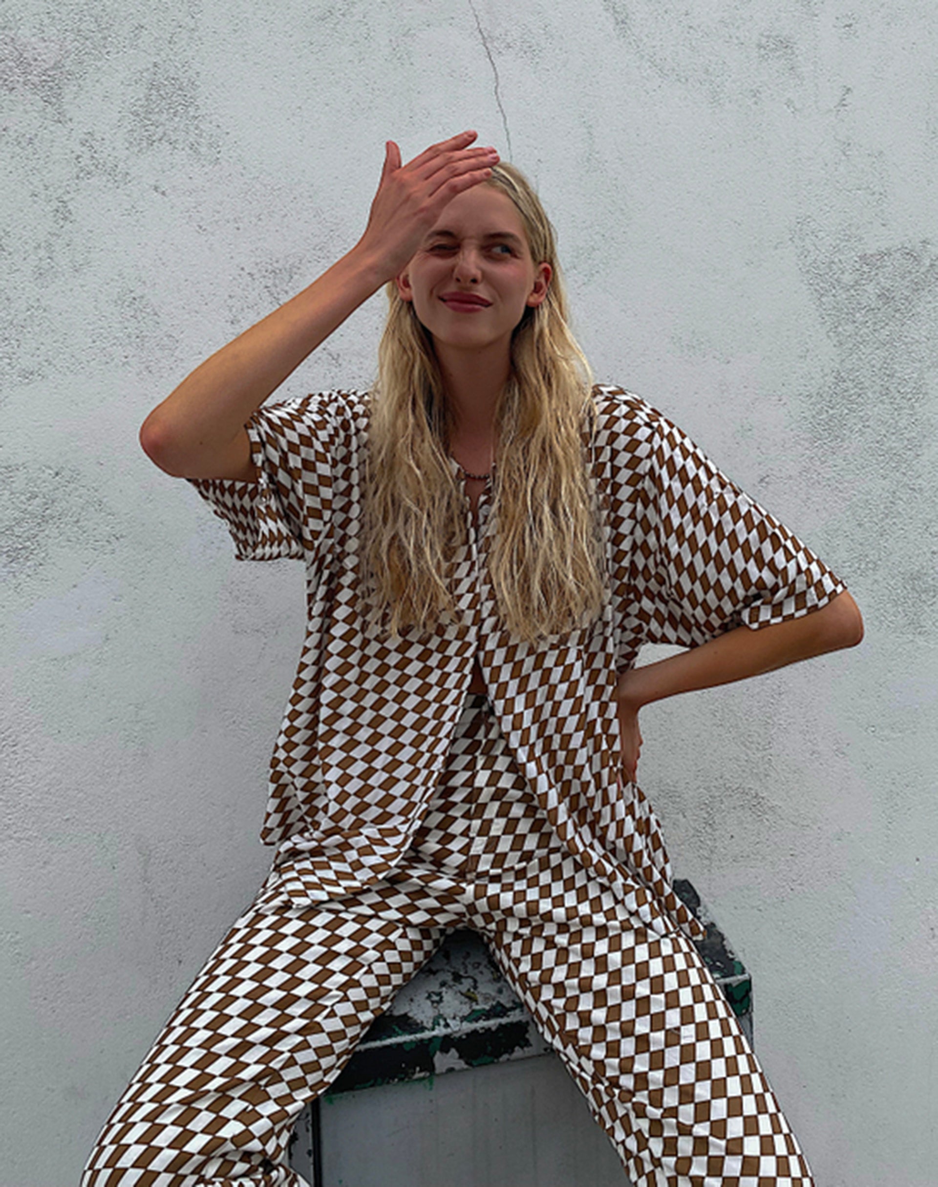 Immagine di Fresia Shirt Dress a scacchiera diagonale Tan e avorio