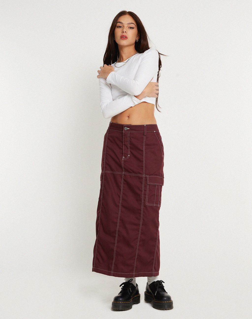 Widya Cargo Midi Skirt in cotone Drill Redwood con punto superiore bianco
