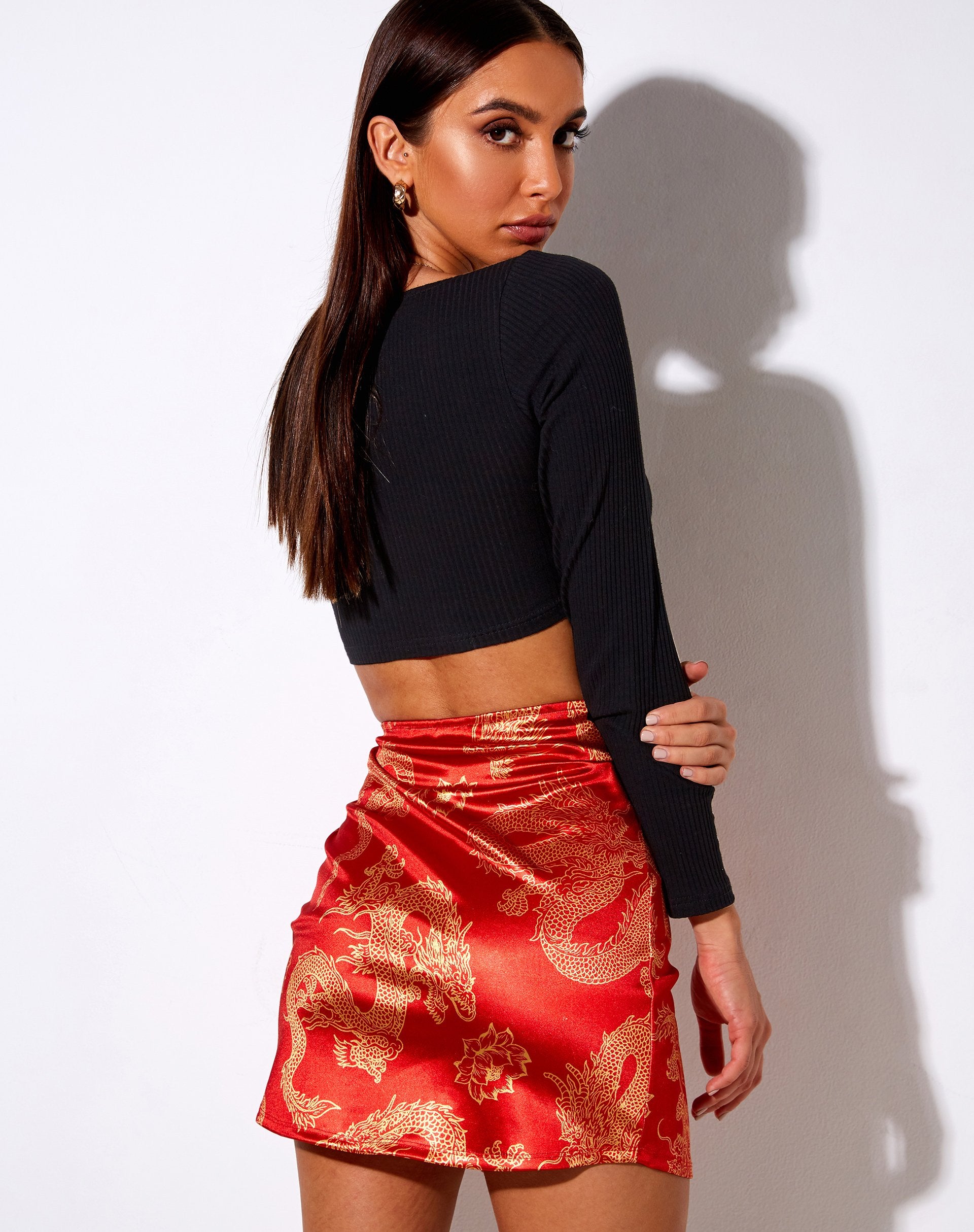 Immagine di Wren Mini Skirt in Dragon Flower Red e Gold
