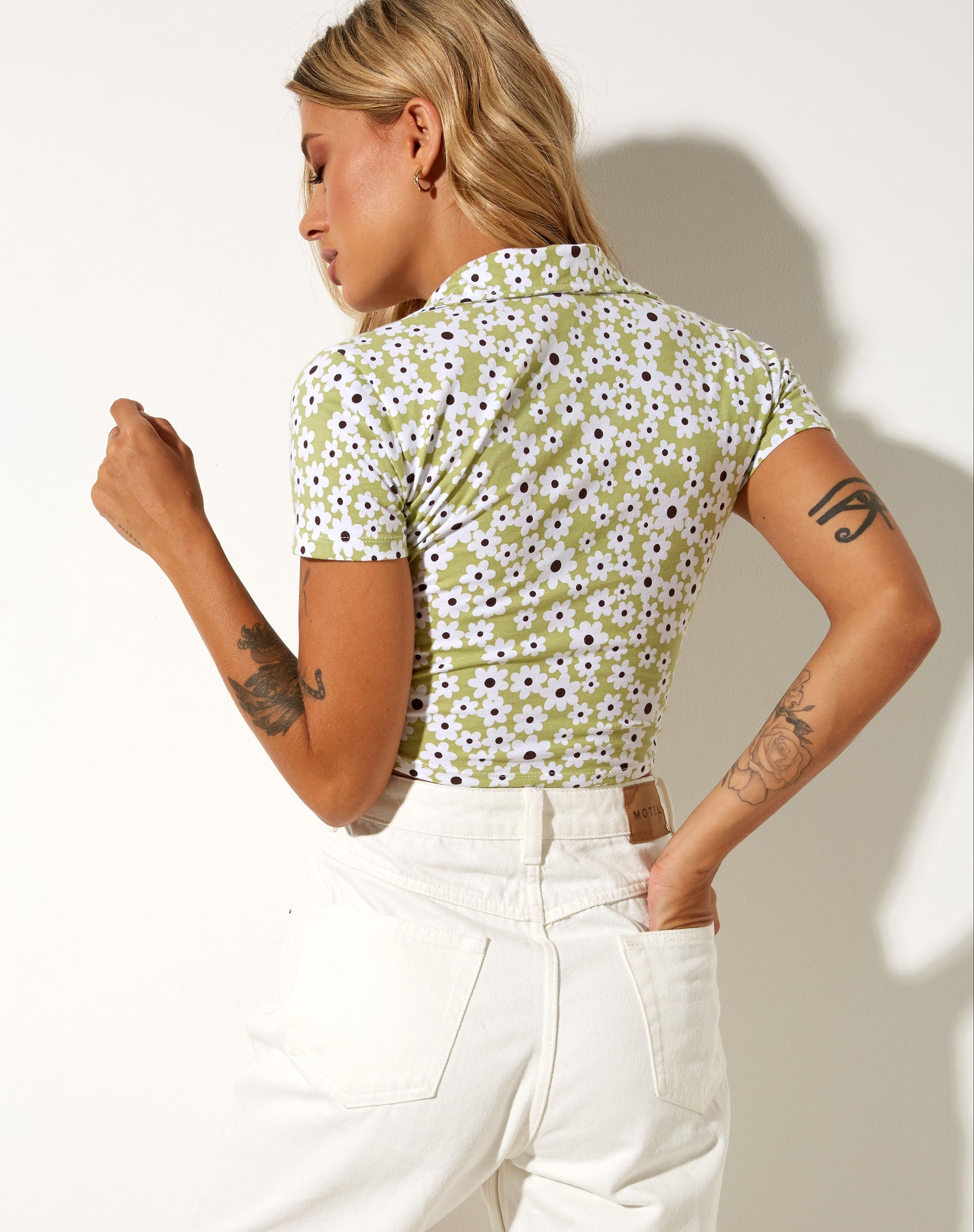 Immagine di Wuma Cropped Shirt in Daisy Duke Green