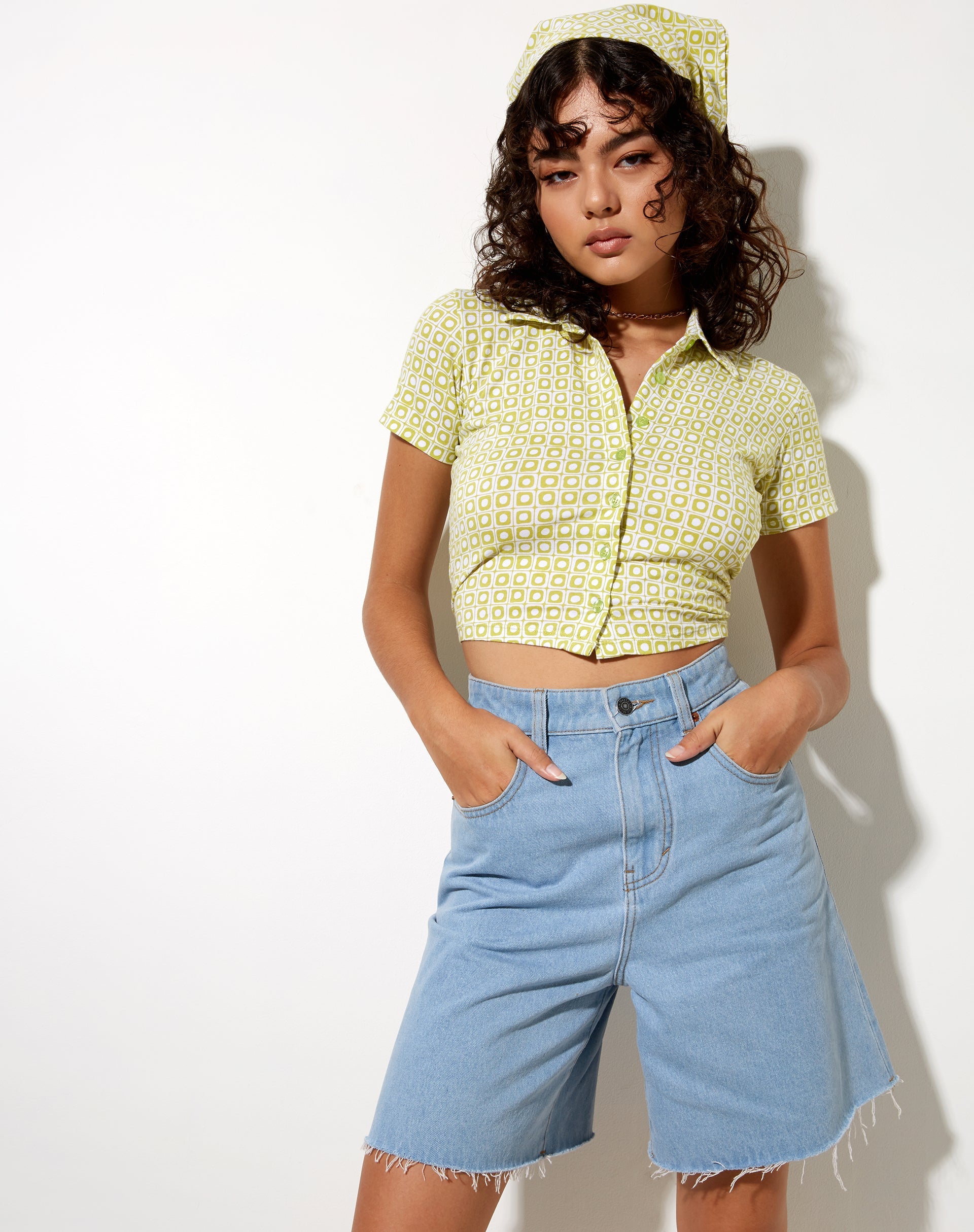 Immagine di Wuma Cropped Shirt in verde Geo Retro