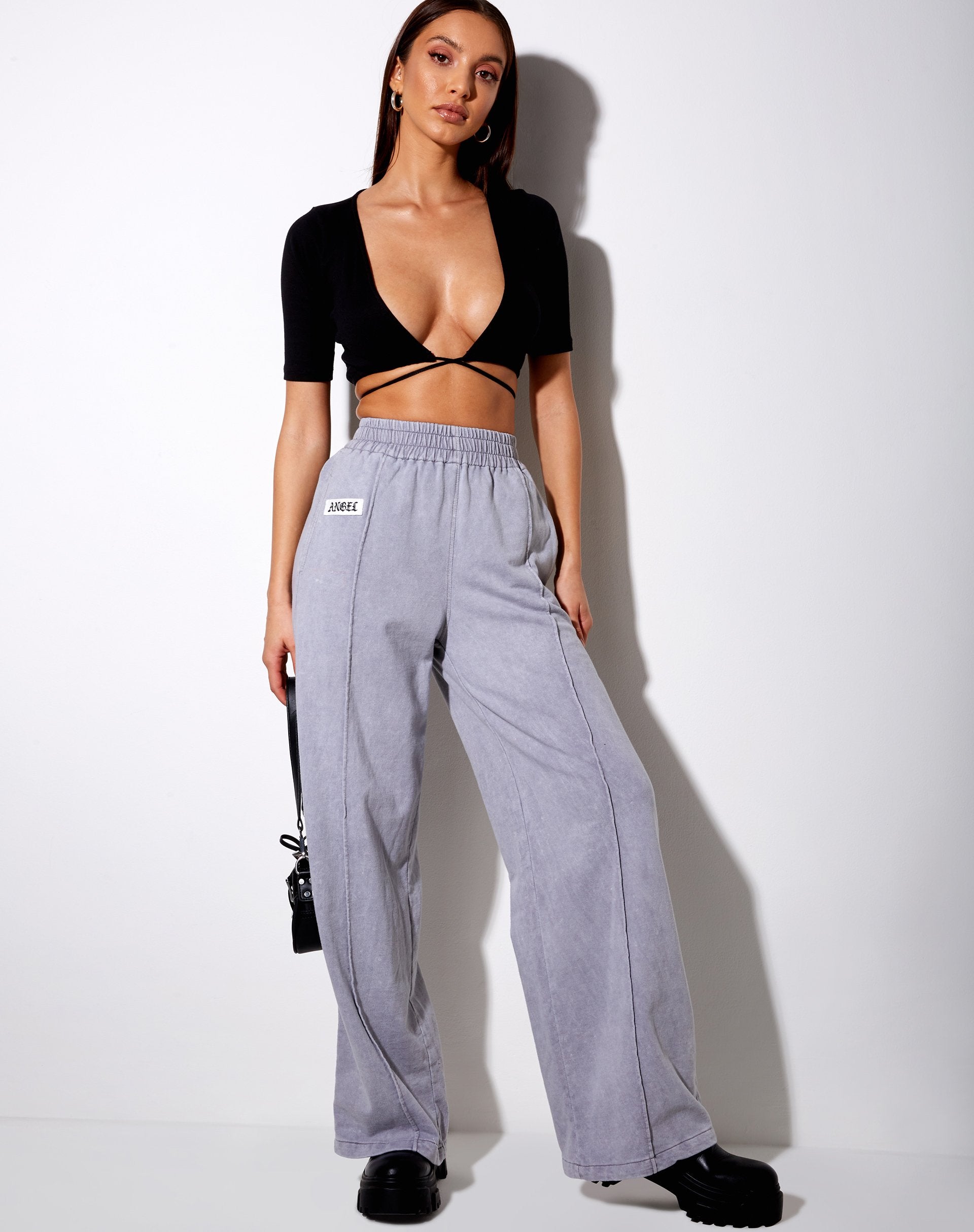 Immagine dei pantaloni Wungu in lavaggio grigio Angel Embro Label