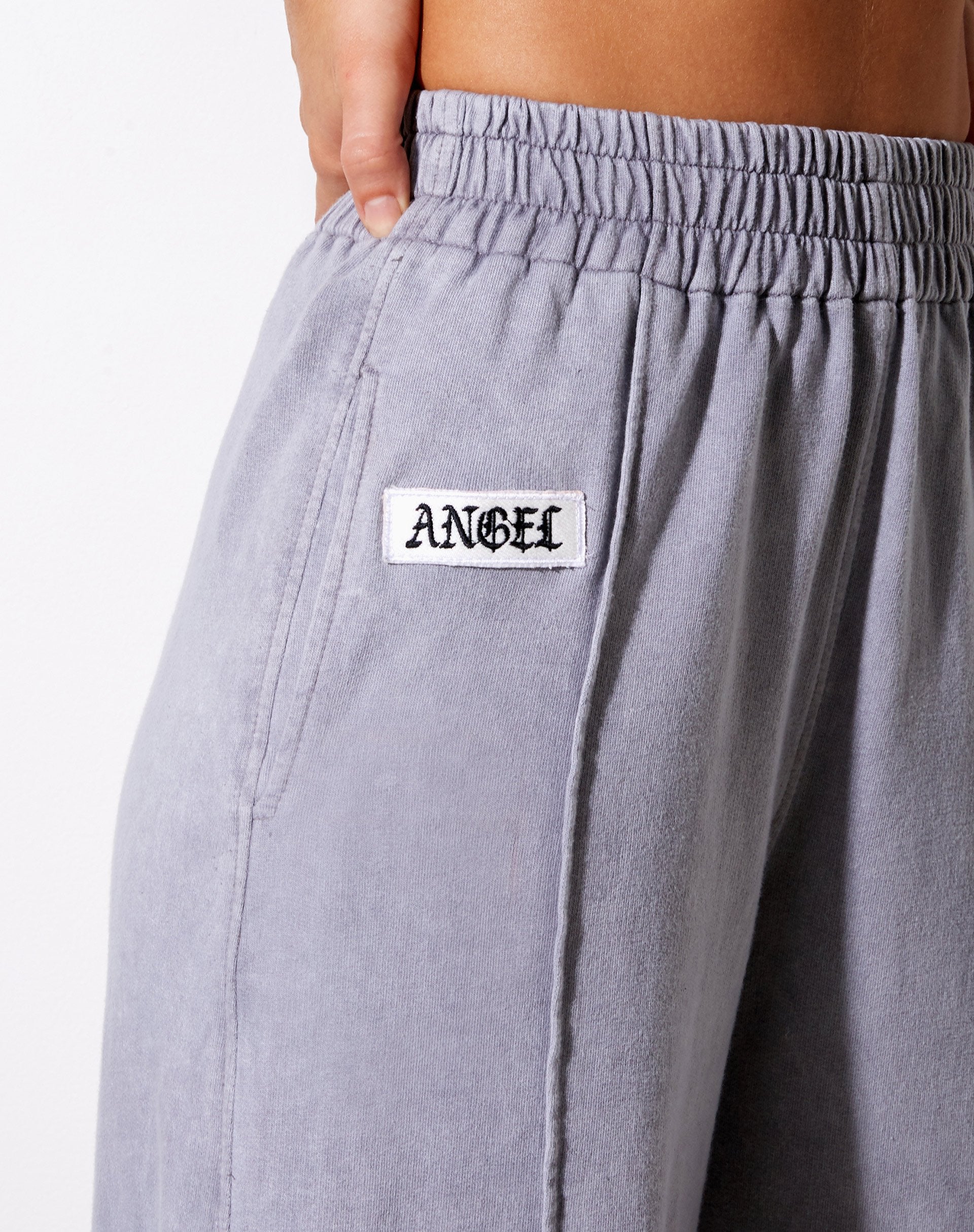 Immagine dei pantaloni Wungu in lavaggio grigio Angel Embro Label