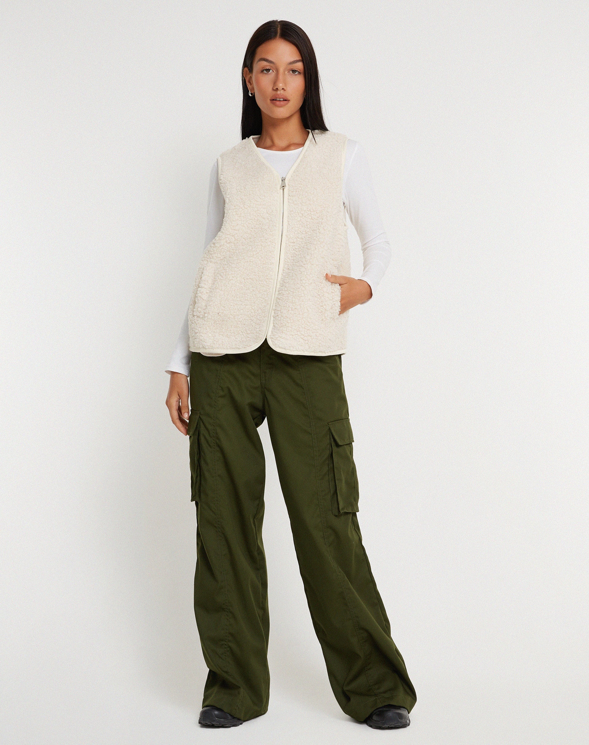 immagine di Xiel Zip Up Borg Vest in White