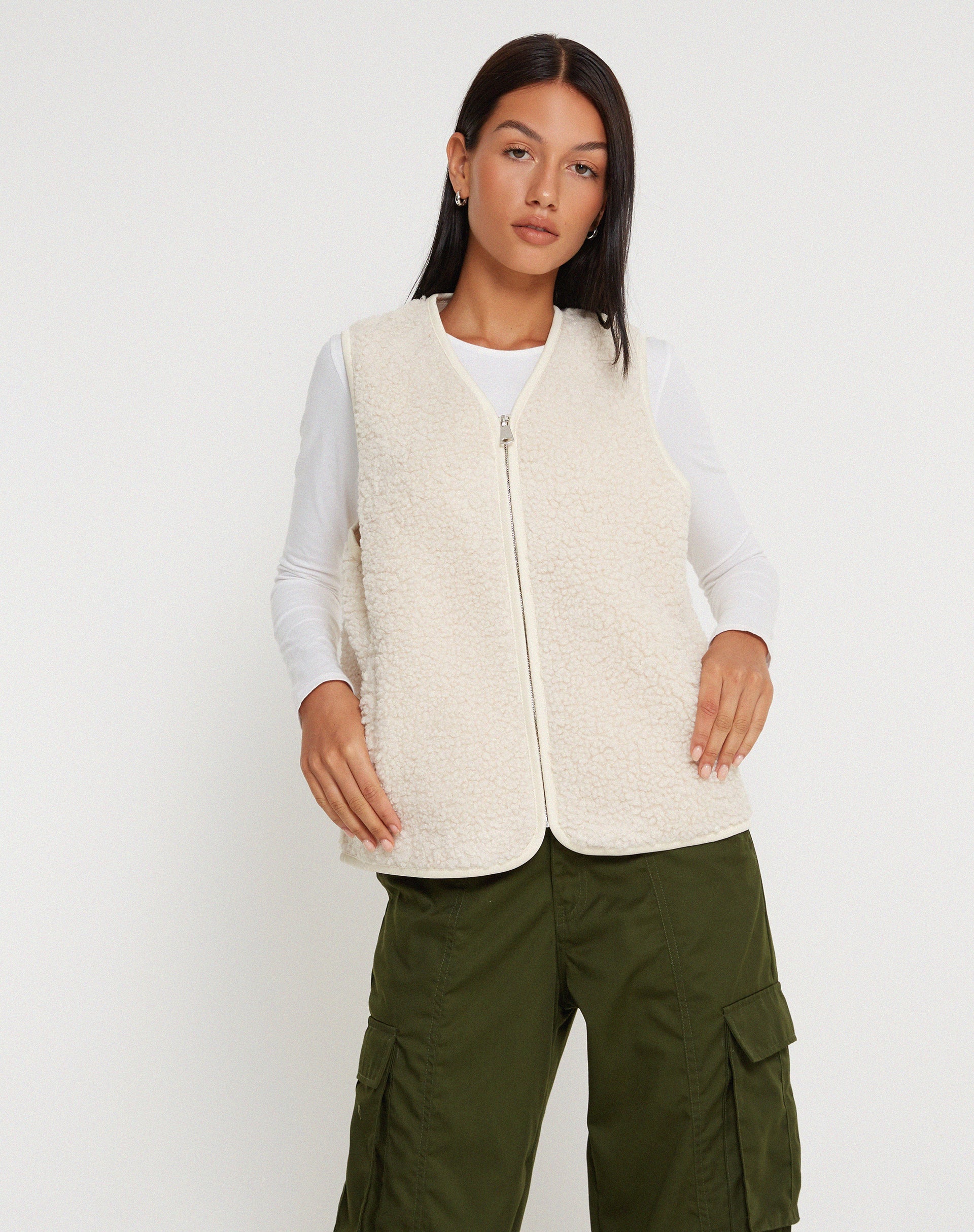 immagine di Xiel Zip Up Borg Vest in White