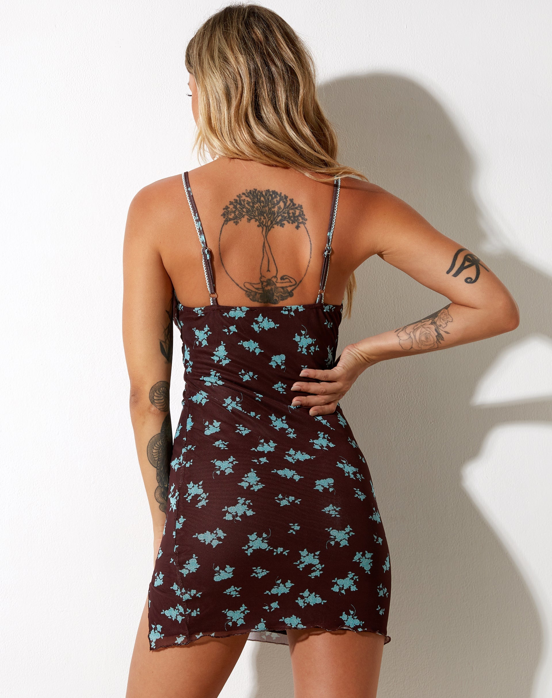 Immagine di Yakinta Mini Dress in Femme Floral Blu e Marrone