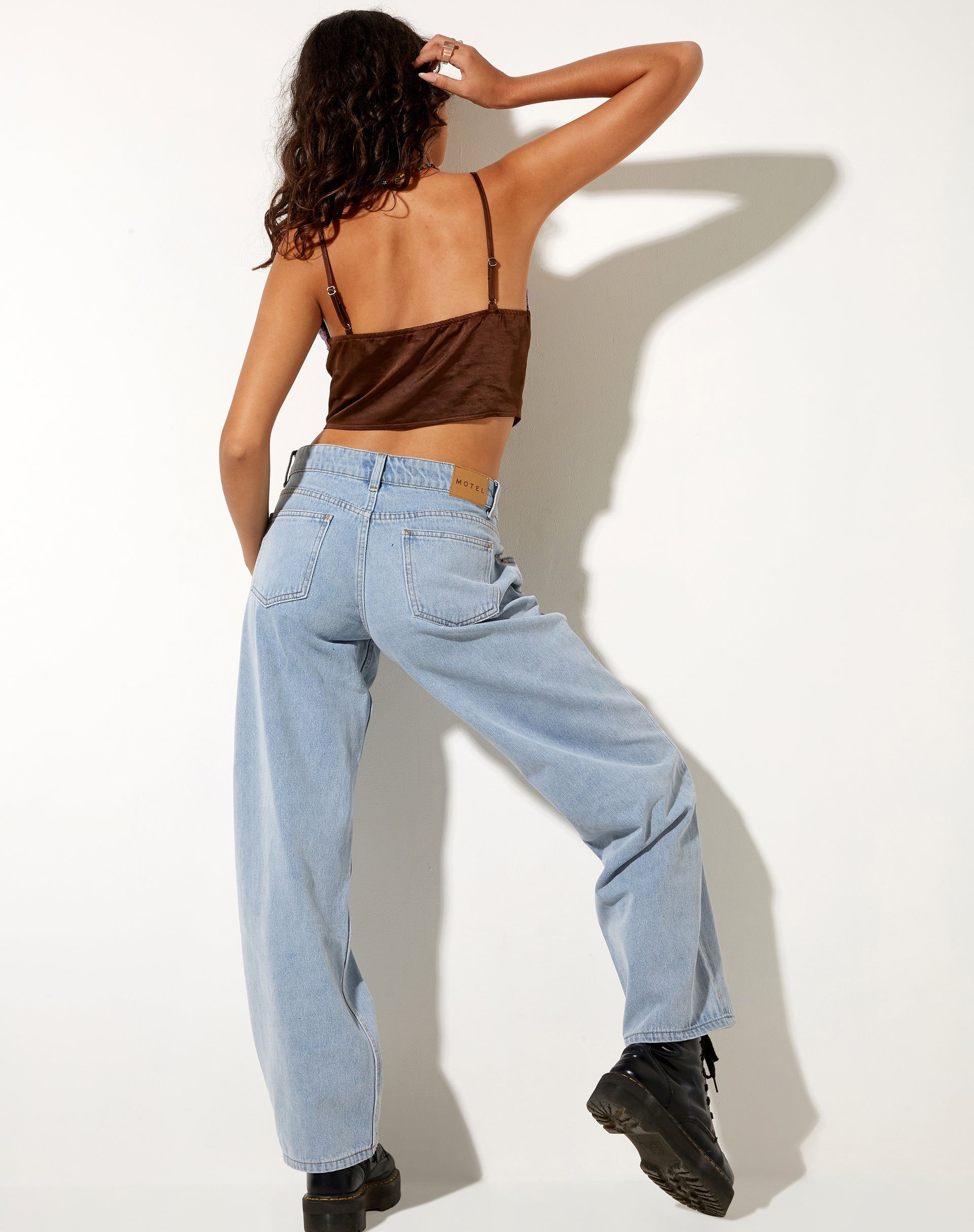 Immagine di Yanaka Crop Top in raso cioccolato e pizzo viola