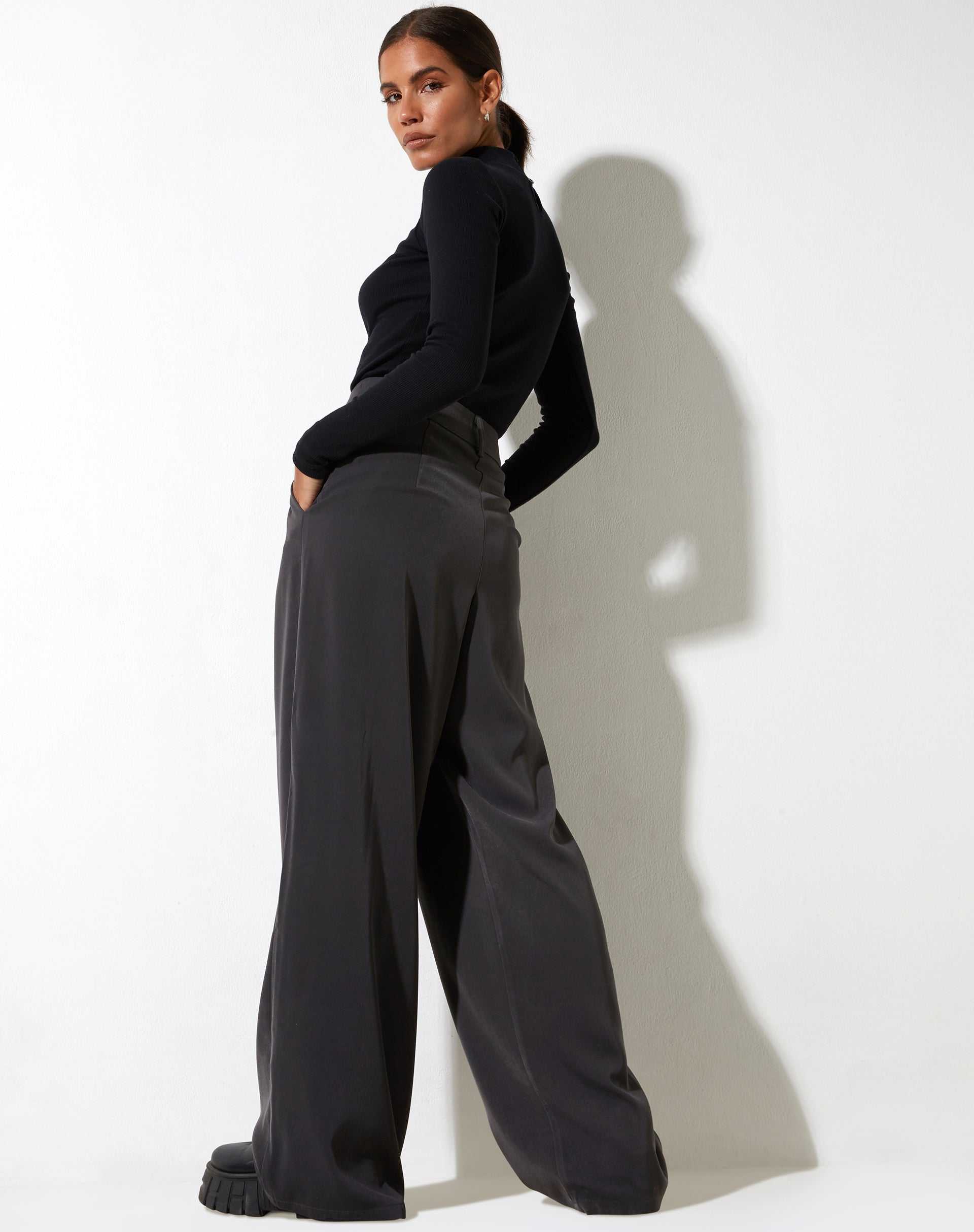 immagine di Yeka Trouser in Charcoal sartoriale