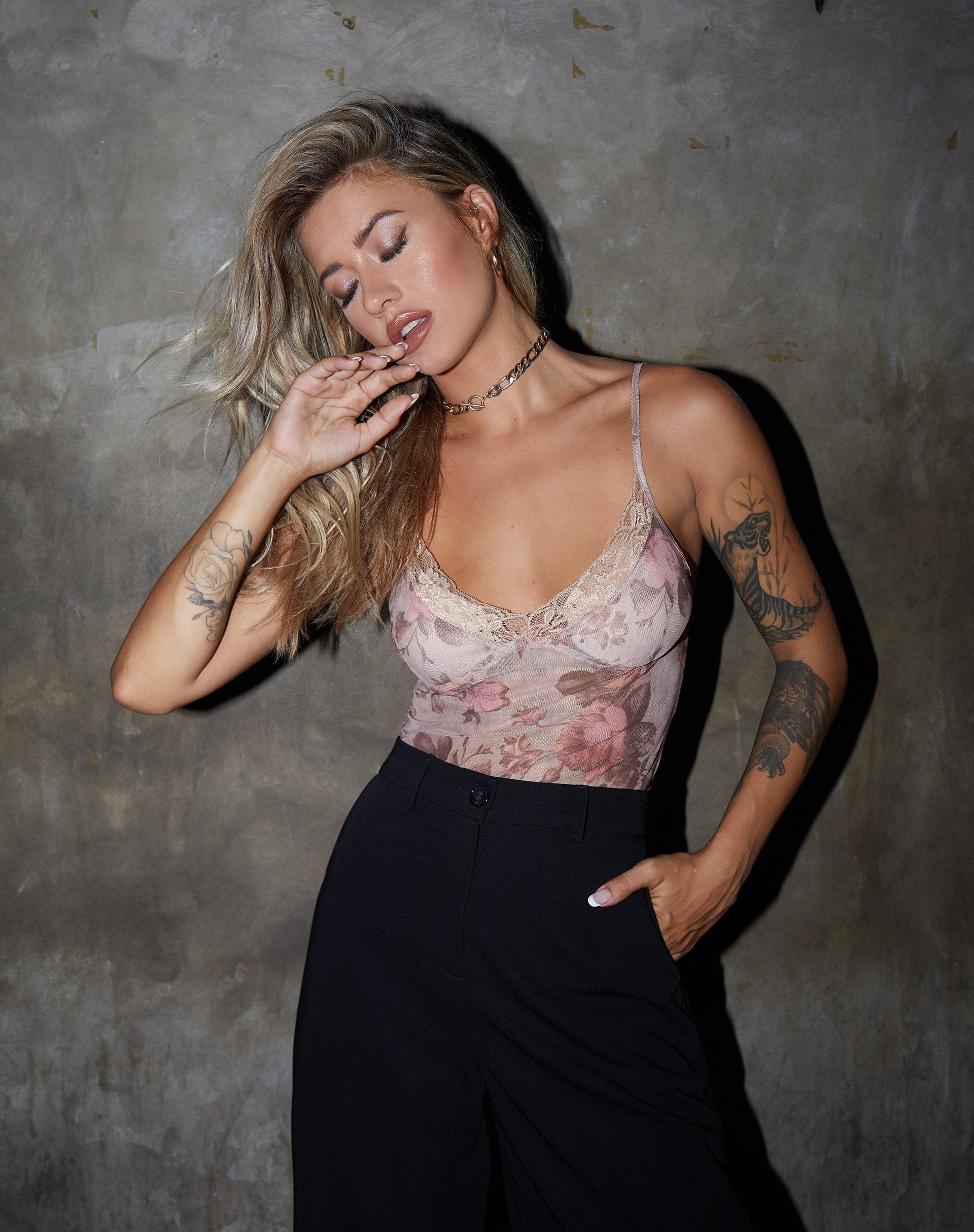Immagine di Yenika Crop Top in rete Peach Bloom