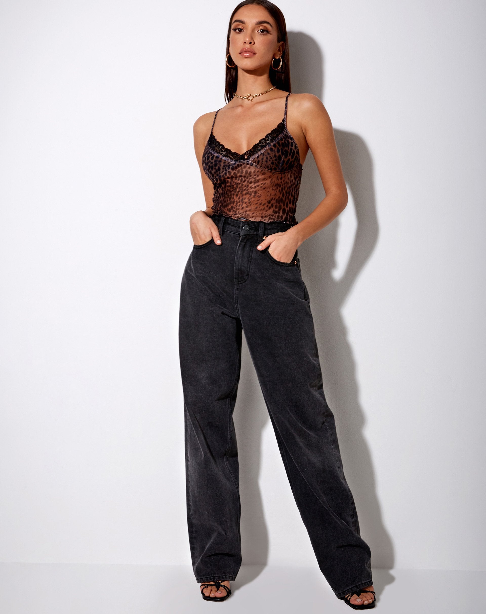 Immagine di Yenika Crop Top in marrone ghepardo sfumato con pizzo