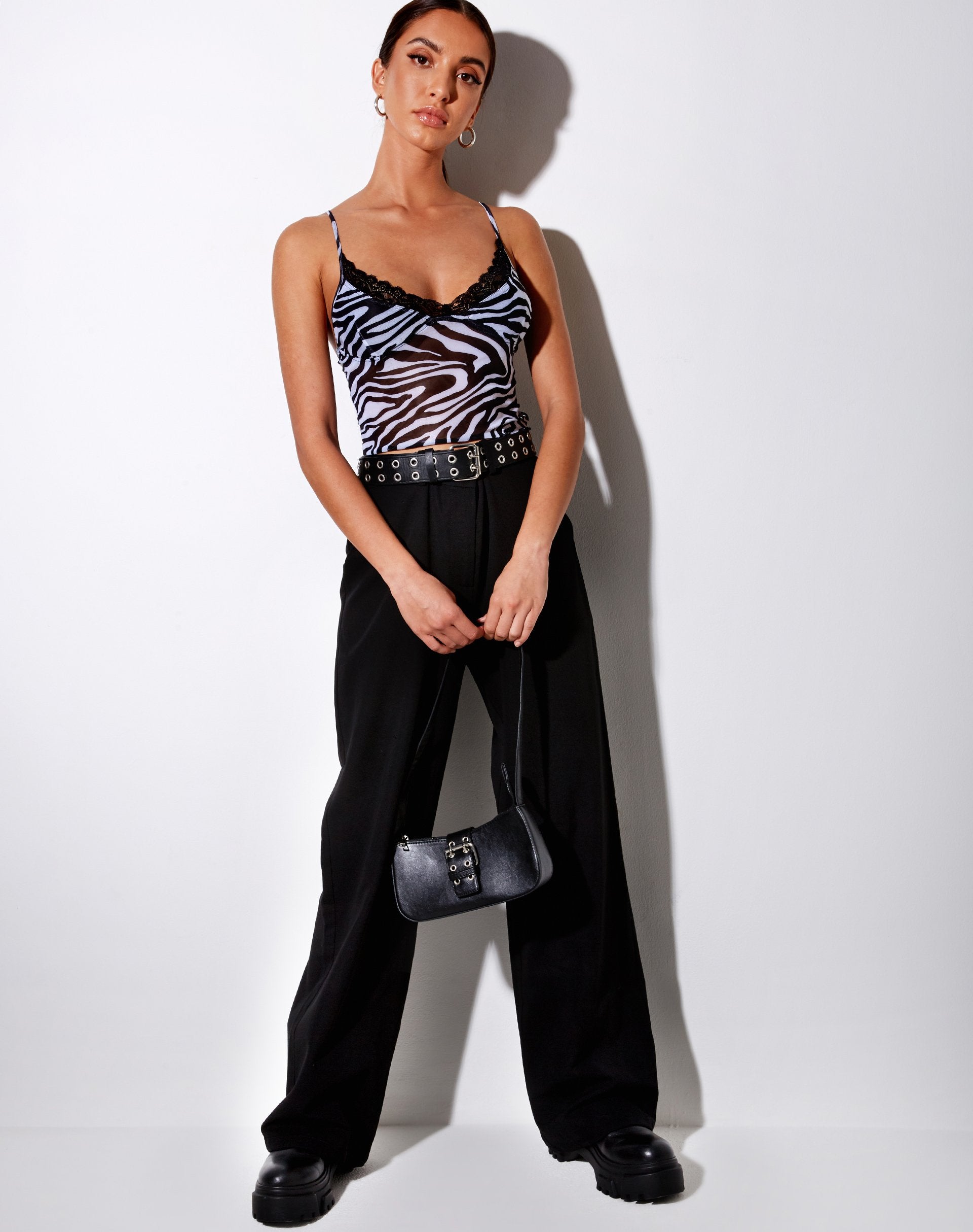 Immagine di Yenika Crop Top in Wavey Zebra Bianco e Nero con Pizzo