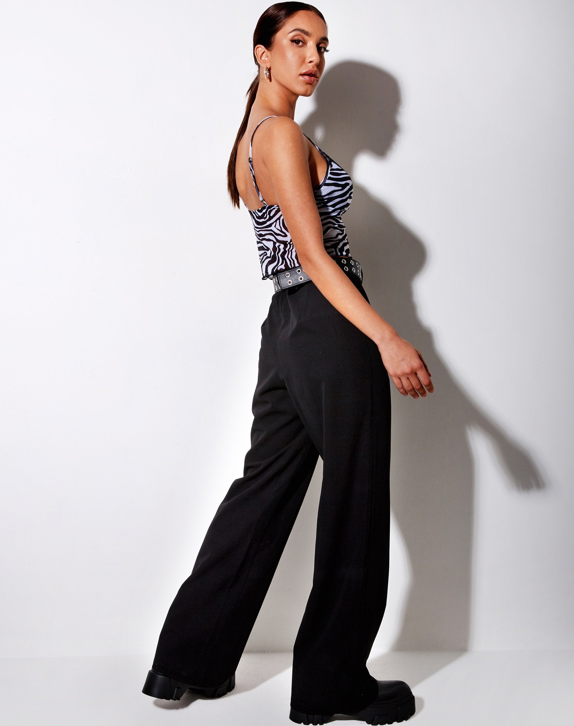 Immagine di Yenika Crop Top in Wavey Zebra Bianco e Nero con Pizzo