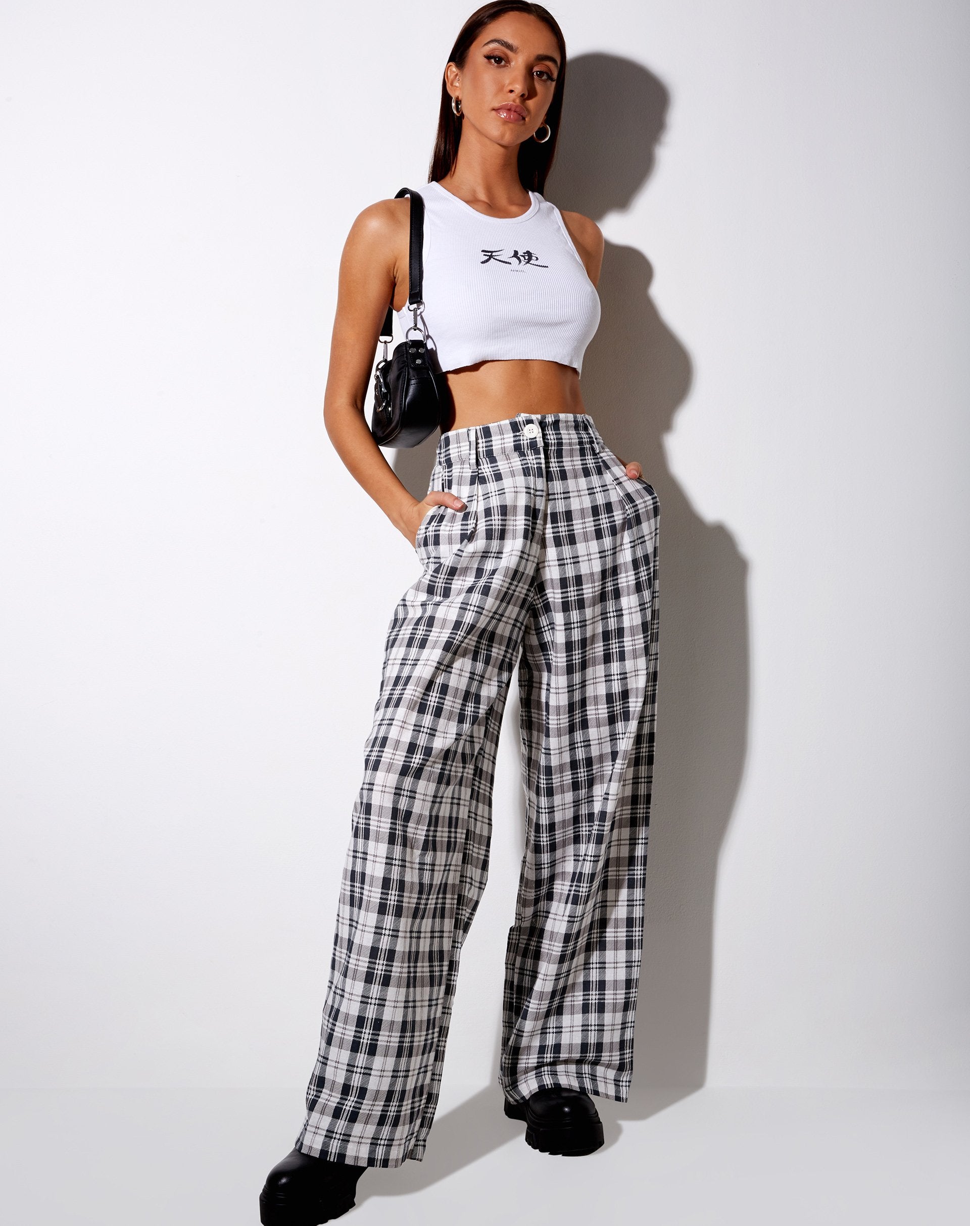 Immagine dei pantaloni Yeva in grigio Checking Out
