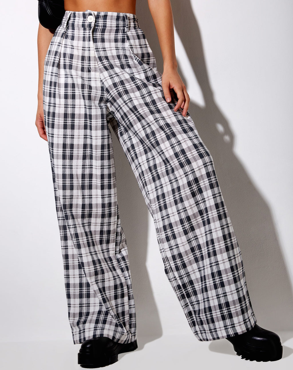 Pantaloni Yeva in grigio check-out