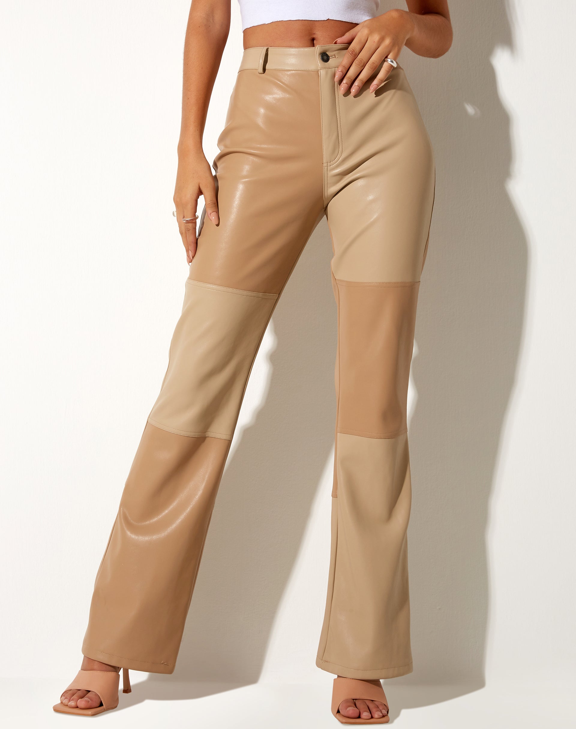 Immagine di Zabel pantaloni svasati in PU Tan Crema
