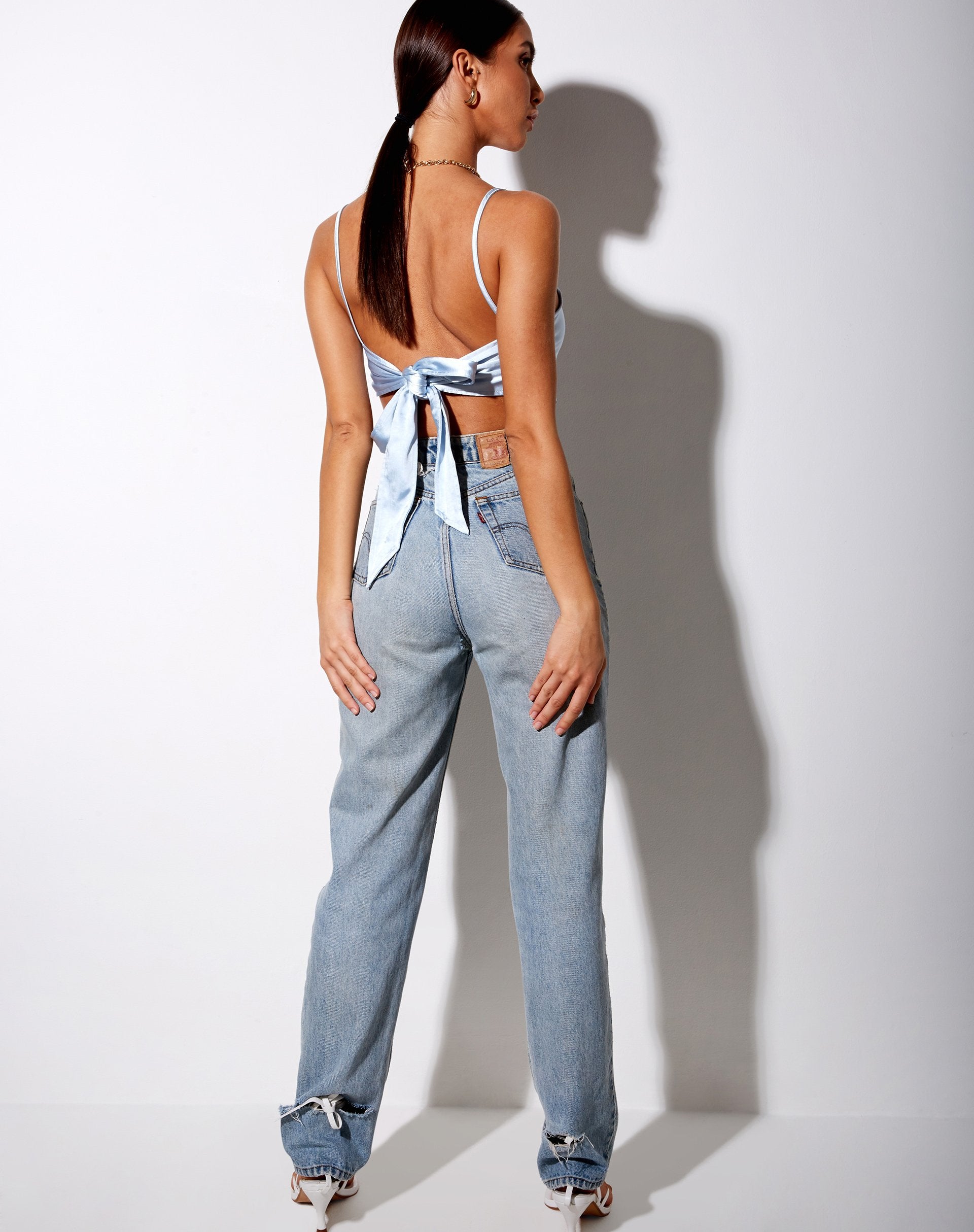 Immagine di Zashe Cami Top in raso blu baby