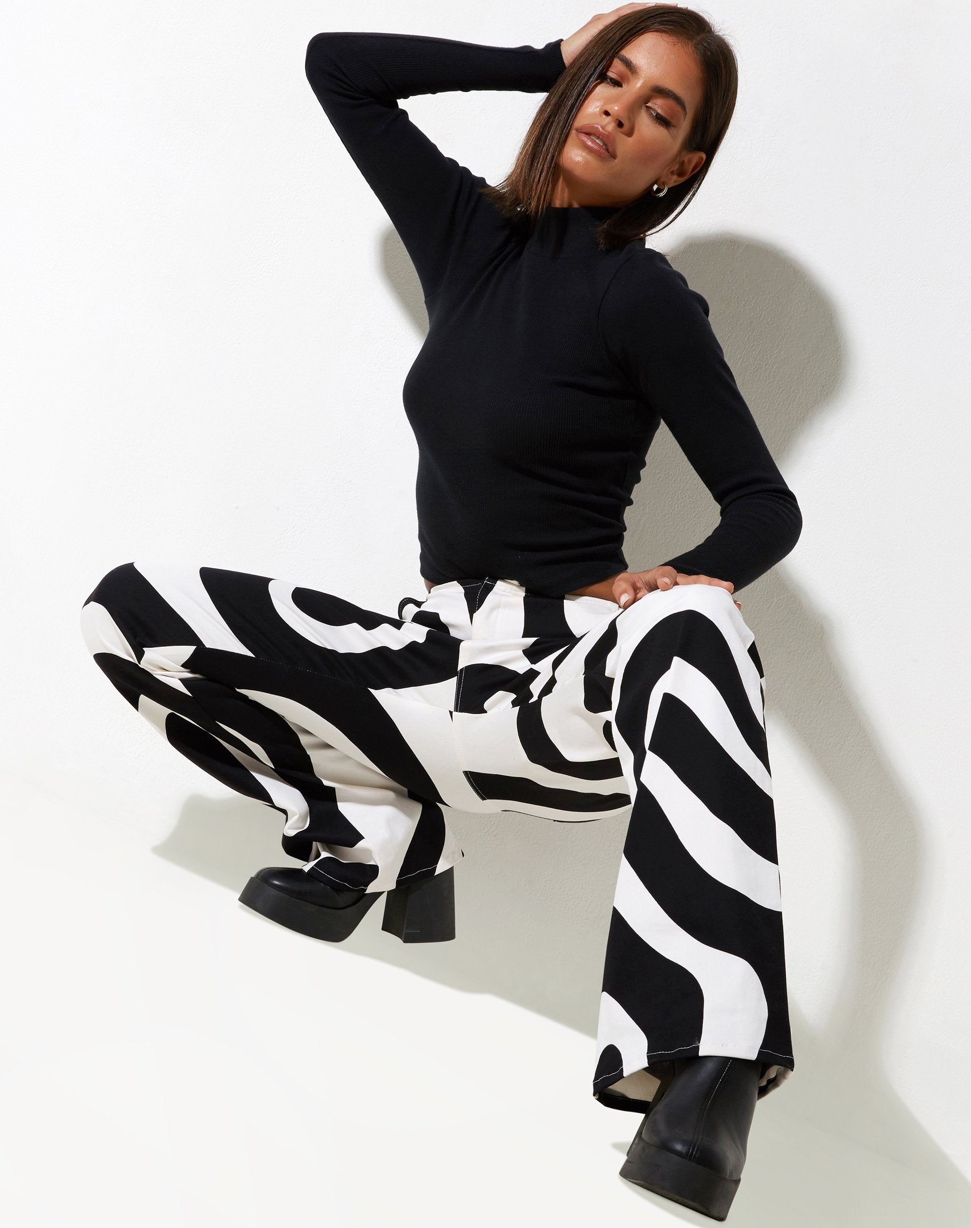 Pantalone Zoetry in bianco e nero con volute optical