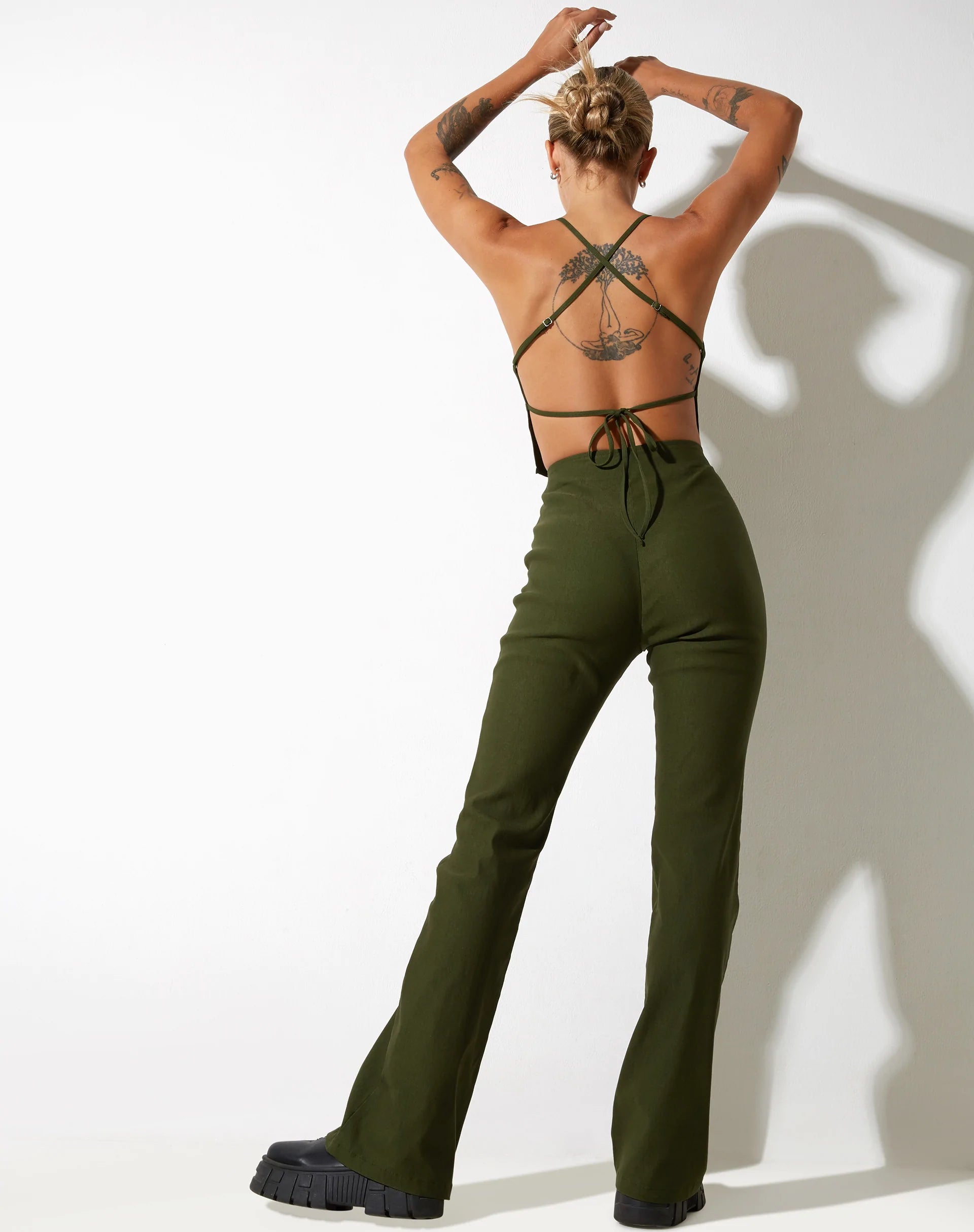 immagine di Zorah, pantalone svasato in oliva sartoriale
