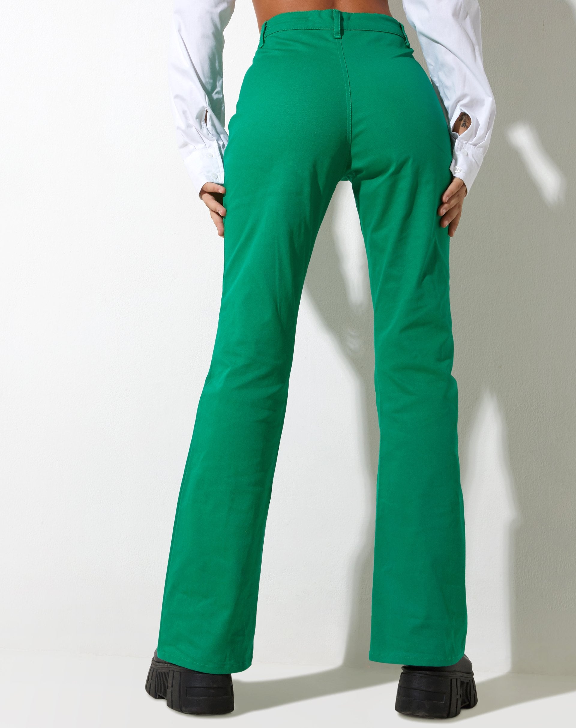 Immagine di Zoven Pantalone svasato in Twill Verde fruscio